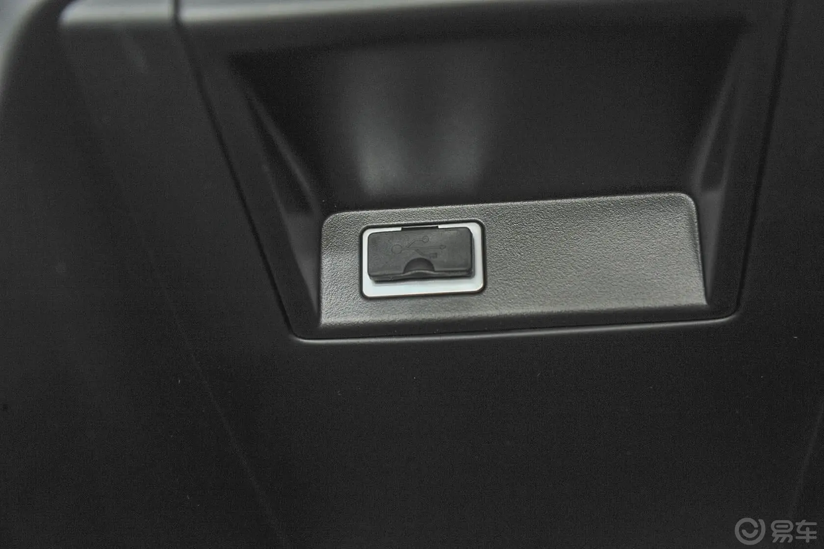 沃尔沃V401.6T 智逸版USB接口