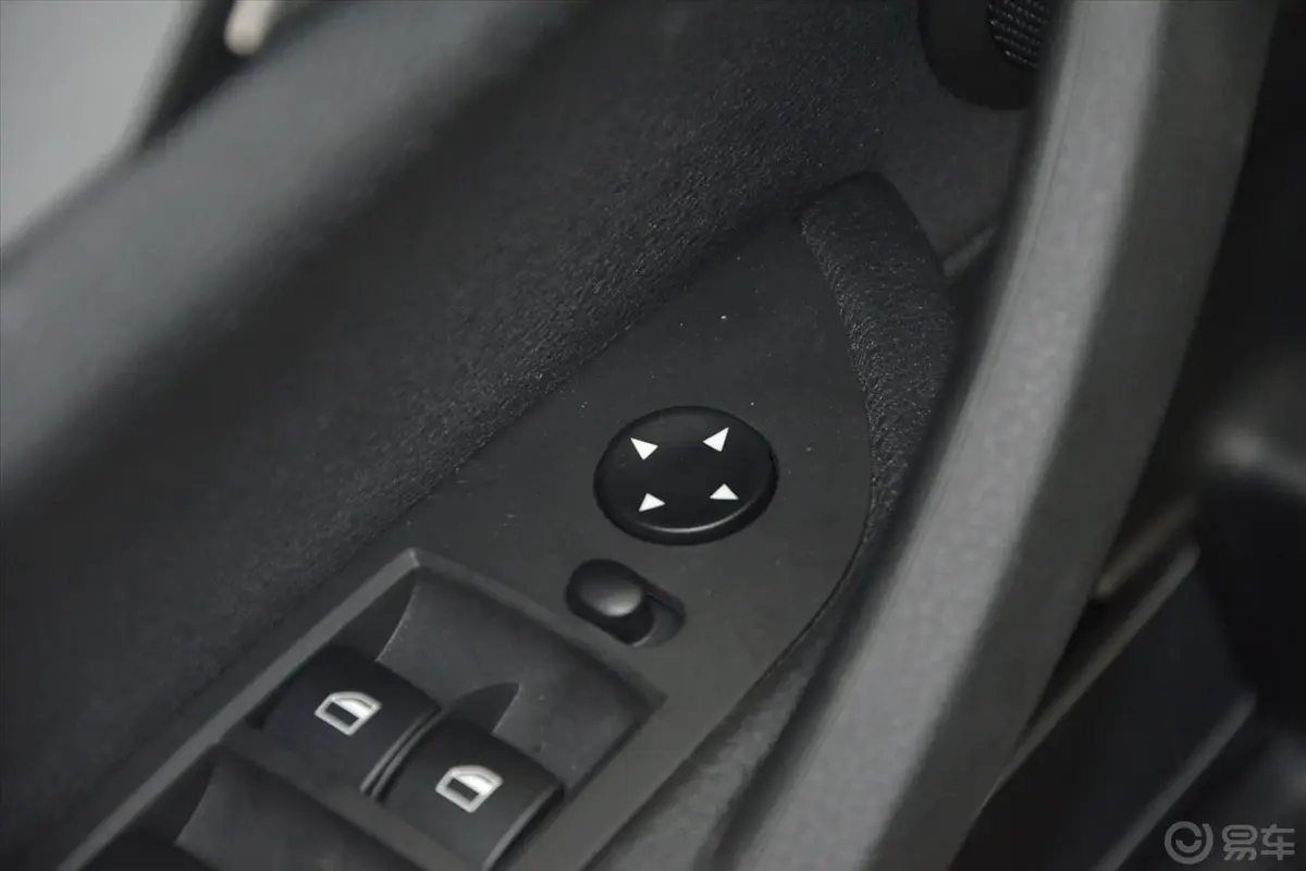 宝马X1xDrive20i 时尚型外后视镜控制键