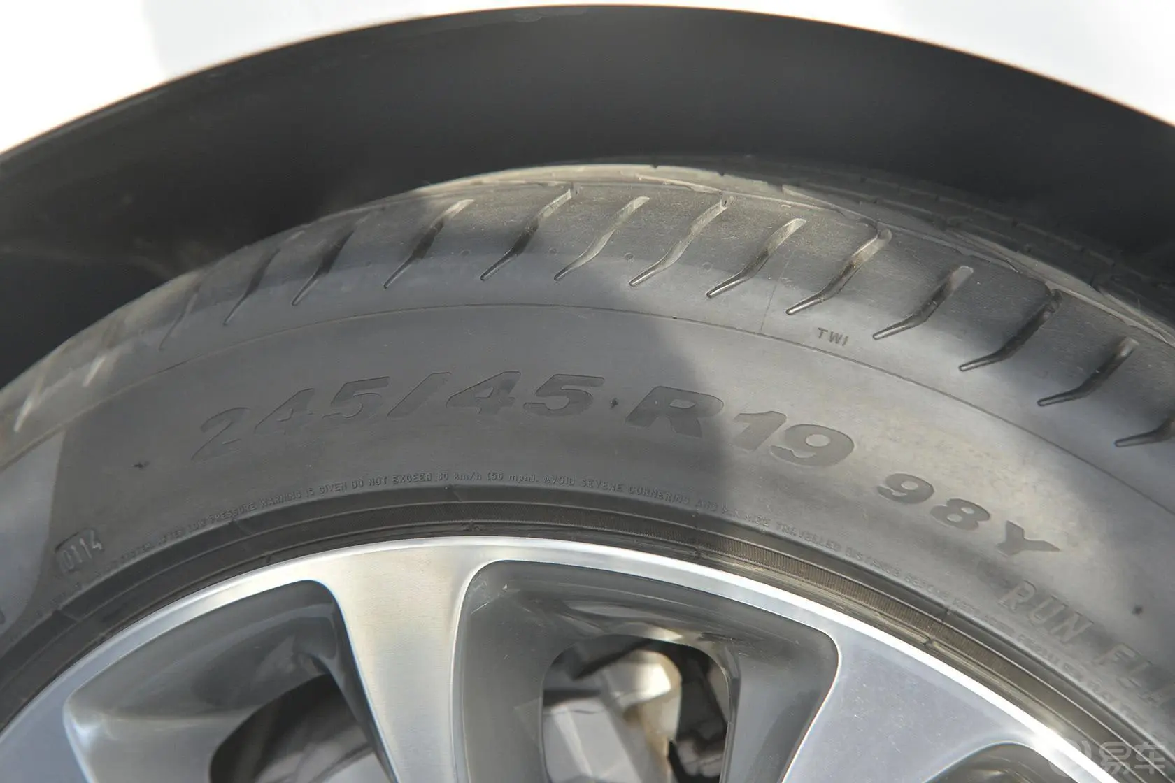 宝马5系GT535i 豪华型轮胎规格