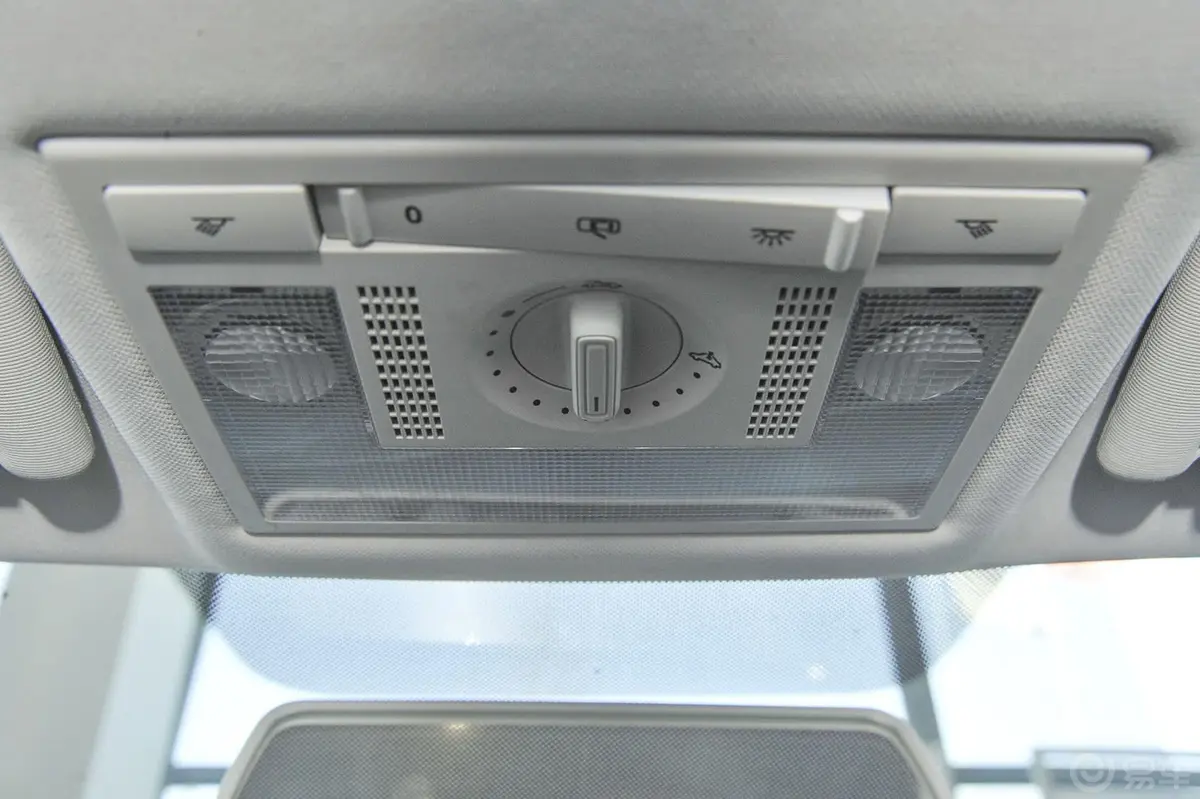 桑塔纳1.6L 手动 豪华版前排车顶中央控制区