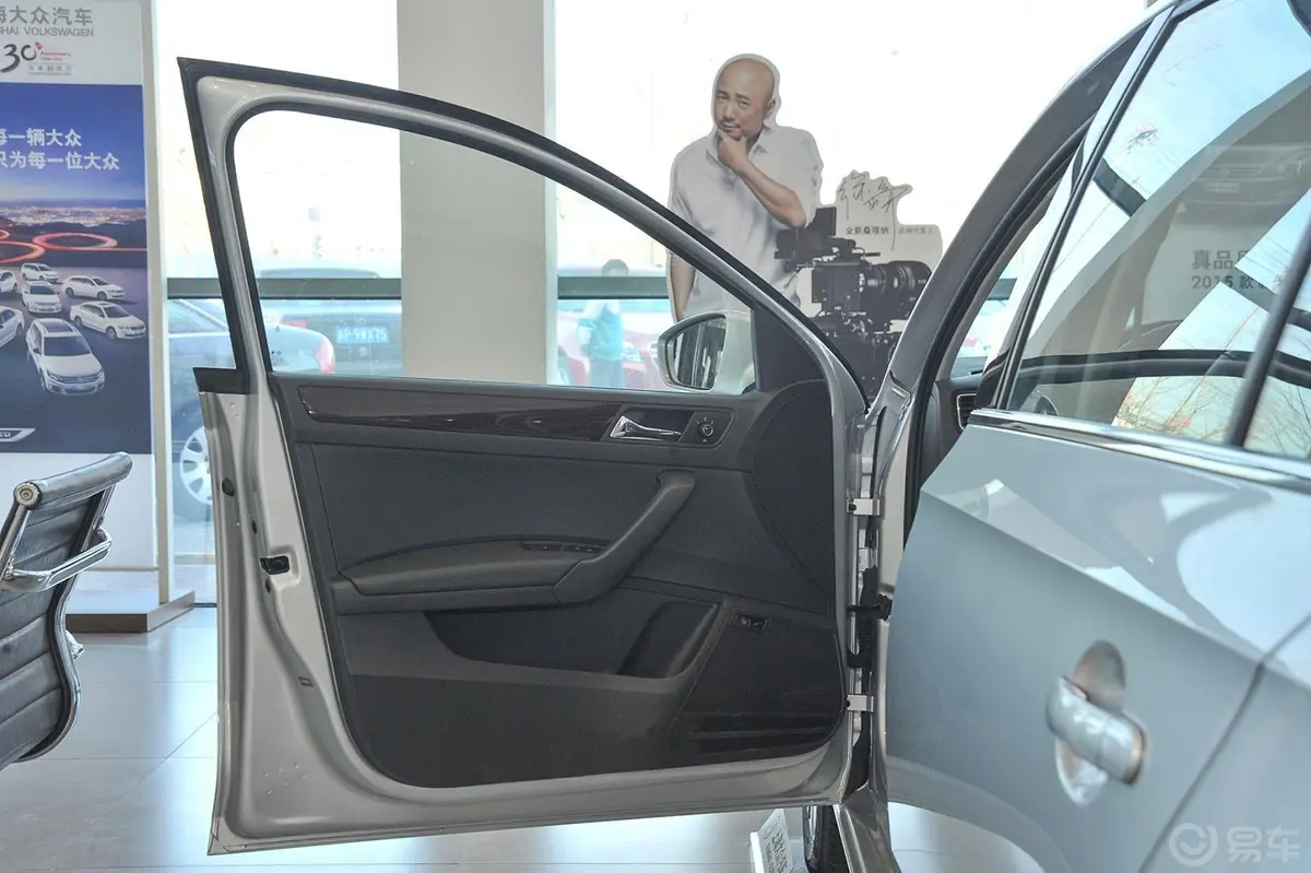 桑塔纳1.6L 手动 豪华版驾驶员侧车门内门板