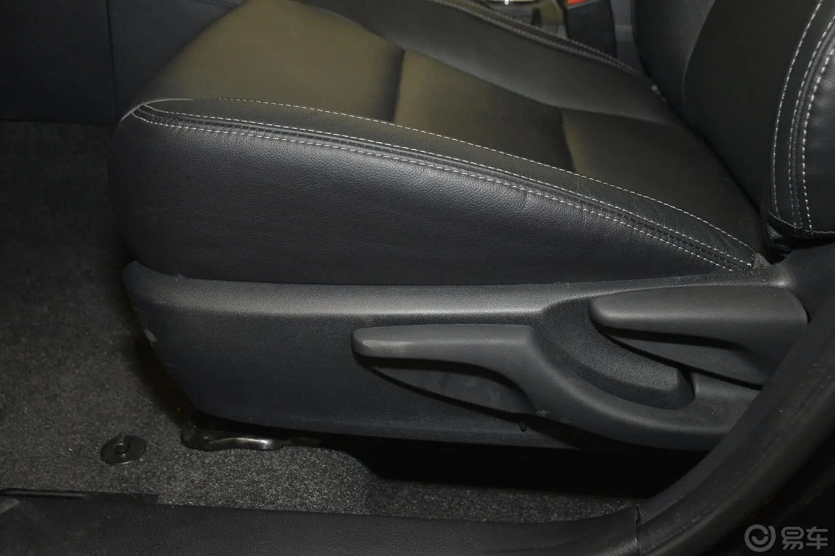 卡罗拉1.6L GL-i 真皮版 CVT座椅调节键