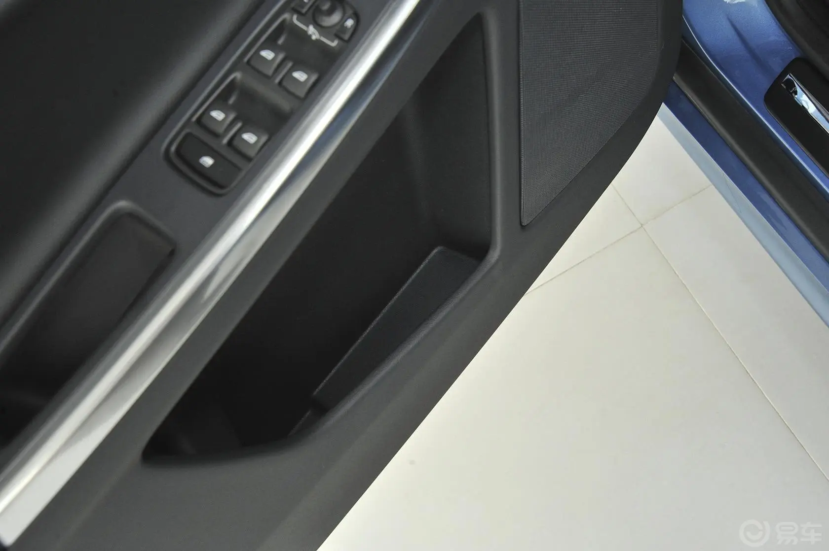 沃尔沃XC60(进口)T5 智逸版驾驶员门储物盒