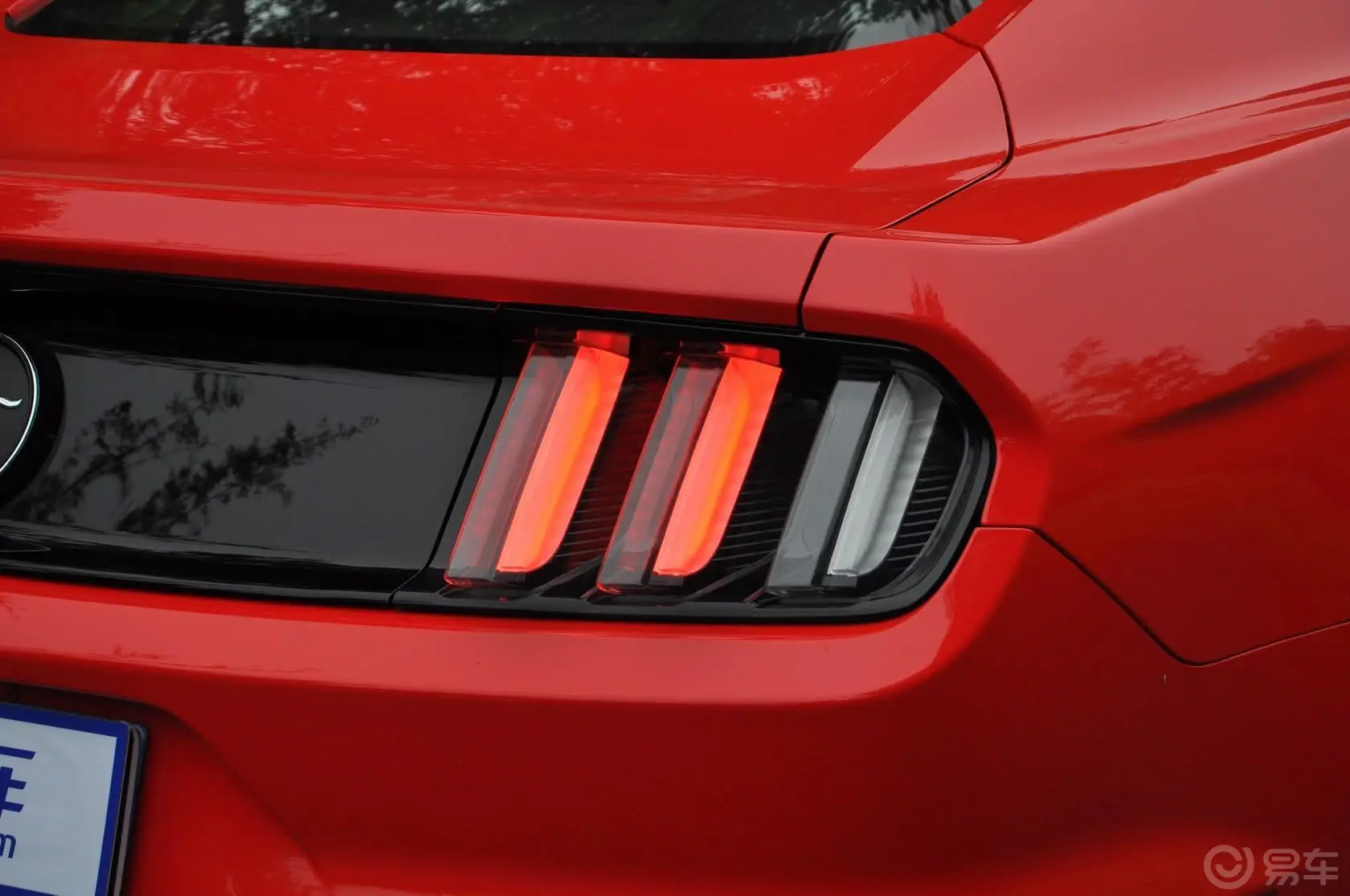 Mustang2.3L 手自一体 50周年纪念版尾灯侧45度俯拍