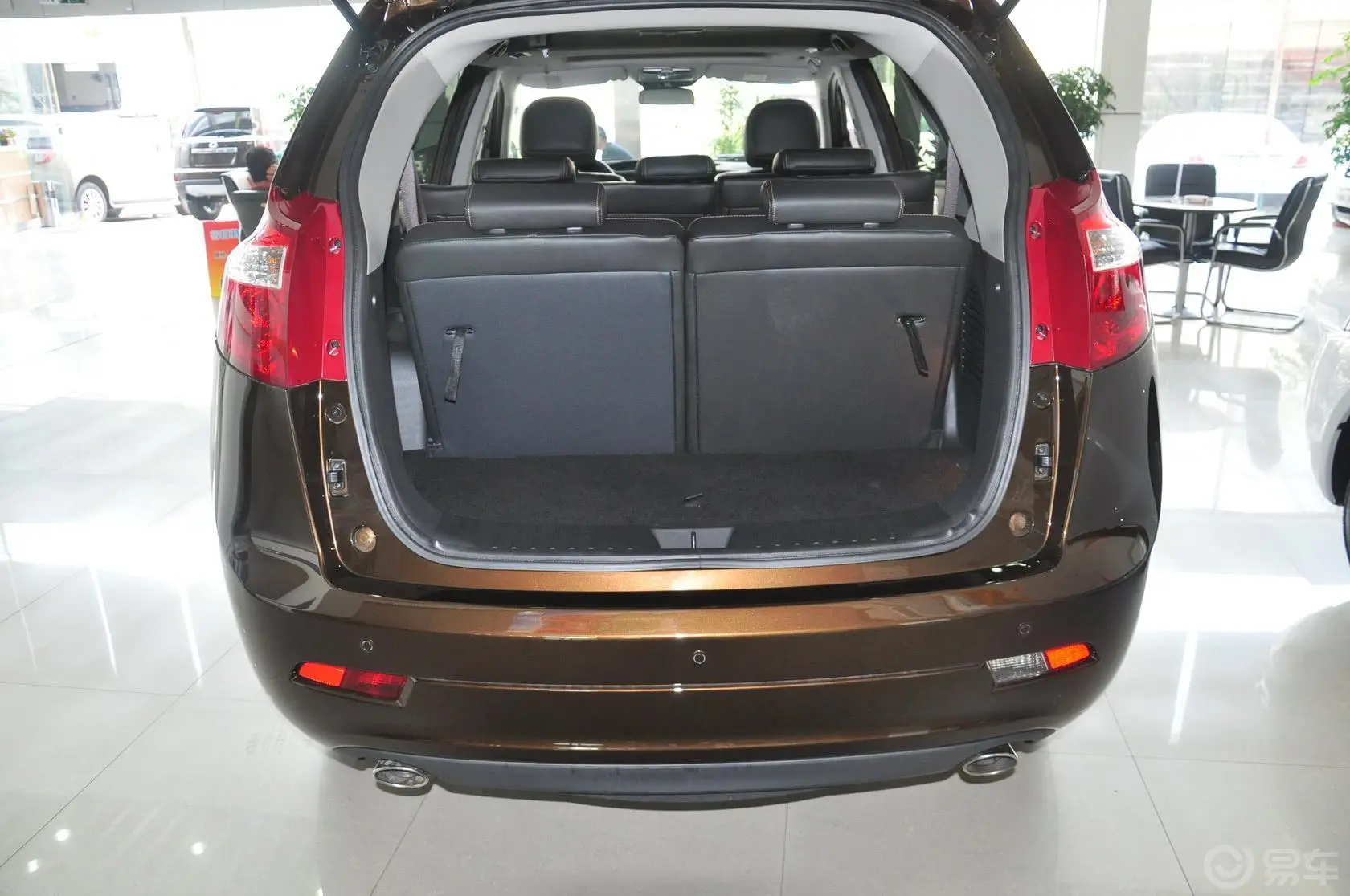 豪情SUV2.4L AT 两驱 尊贵型行李箱空间