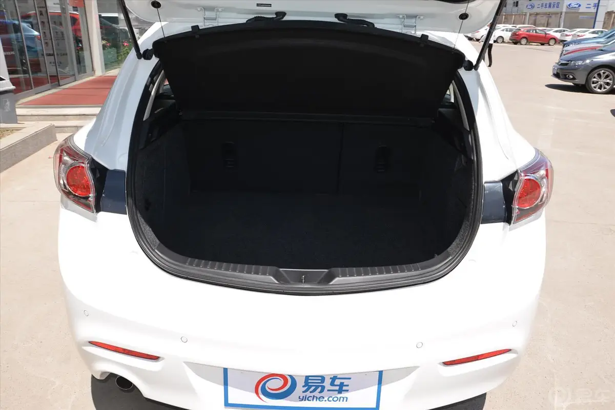 马自达3 星骋两厢 1.6L 手动 舒适型行李箱空间