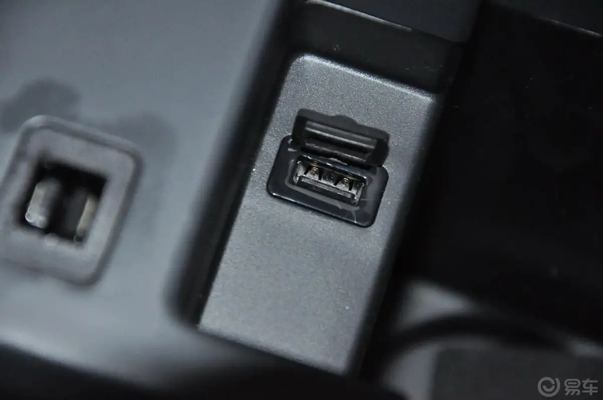 海马S51.5T CVT 豪华型运动版USB接口