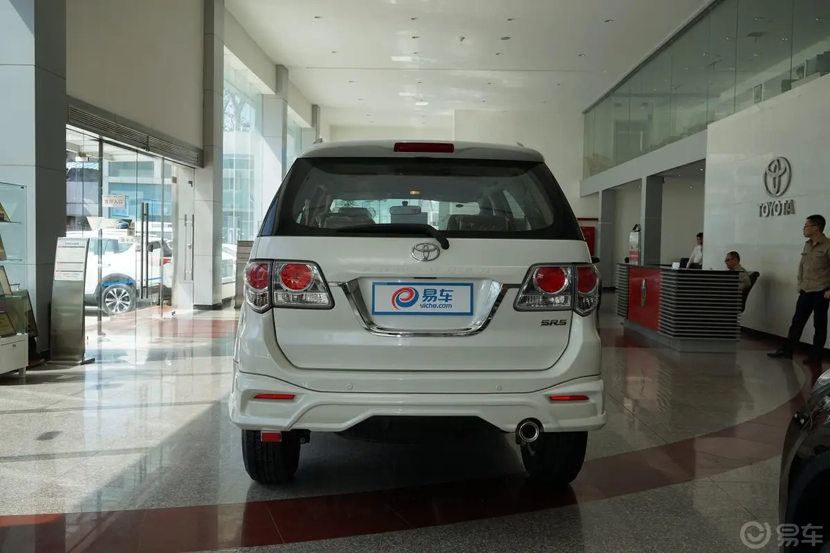 Fortuner2.7L 4AT 2700中东版正后水平