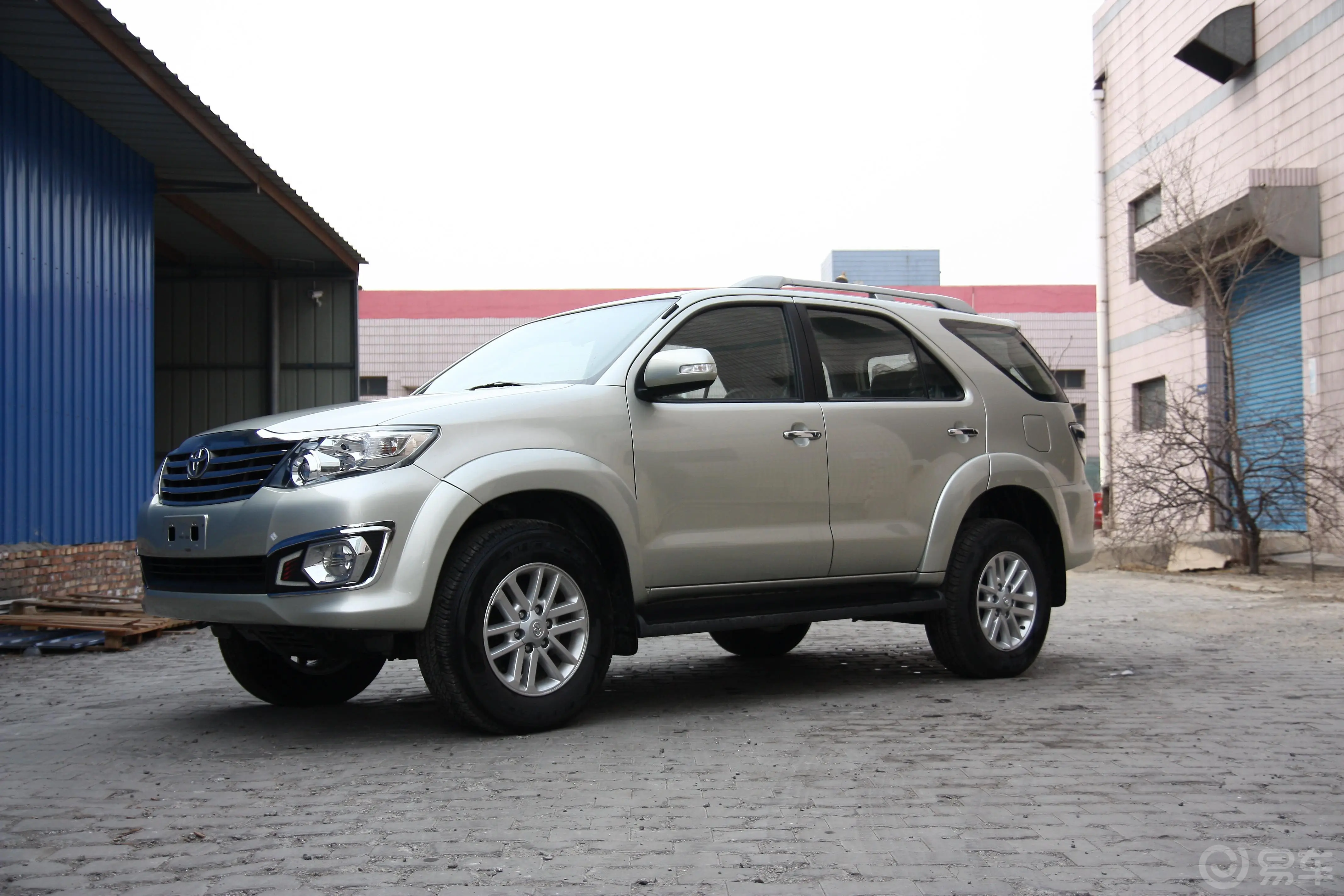 Fortuner2.7L 4AT 2700中东版 平行进口侧前45度车头向左水平