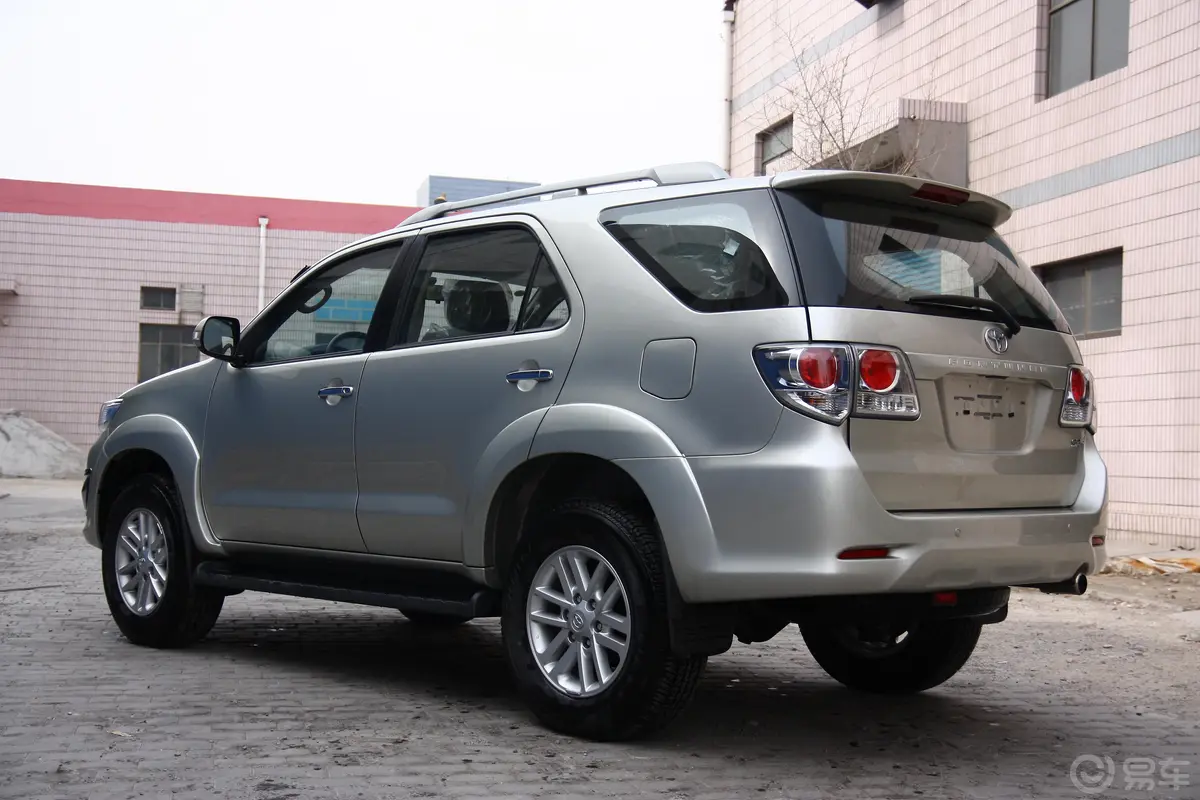 Fortuner2.7L 4AT 2700中东版 平行进口侧后45度车头向左水平