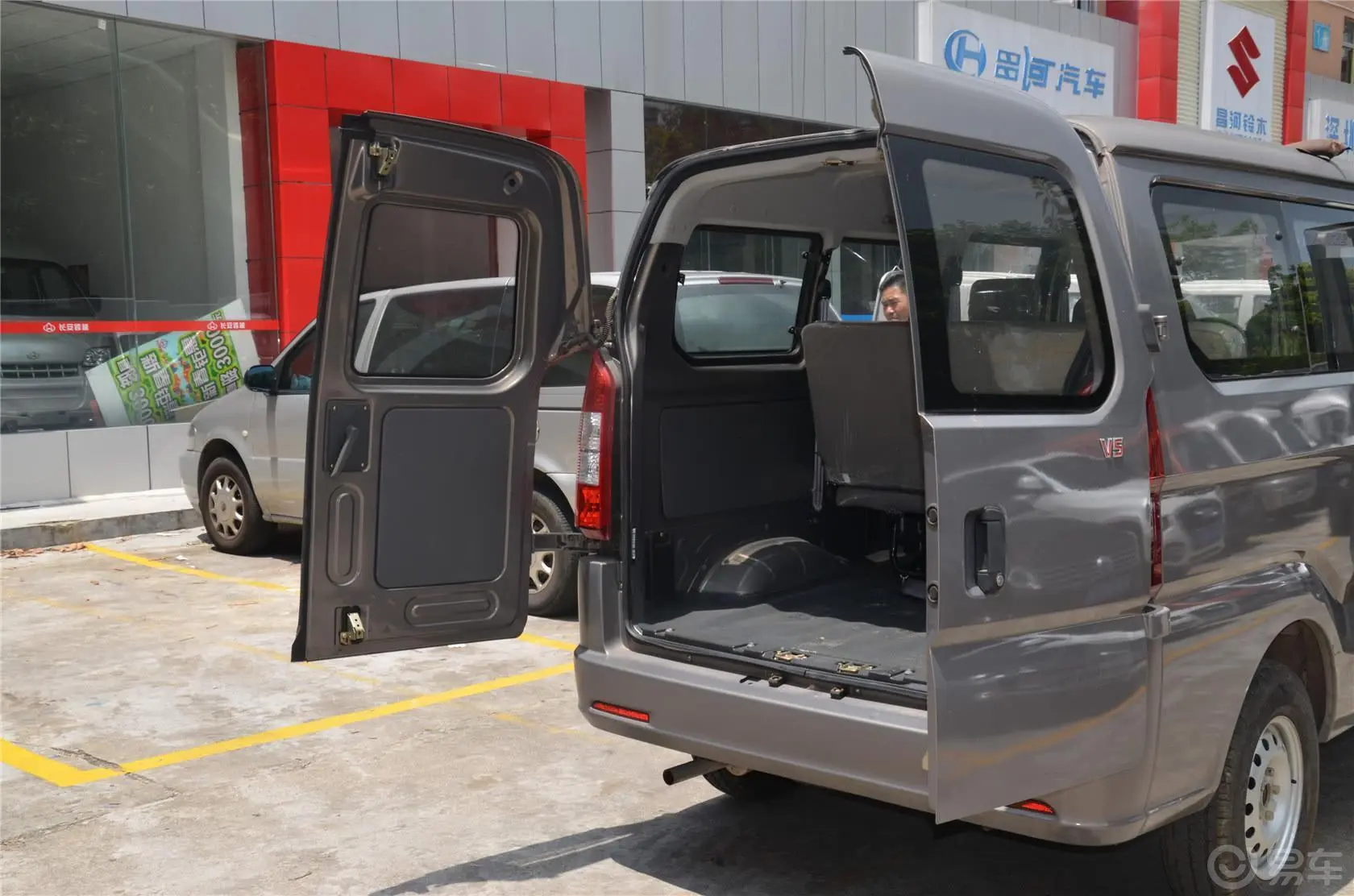 长安V51.5L 手动 DK15 标准型行李厢开口范围