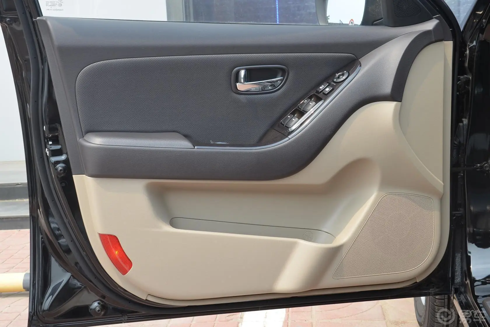 悦动1.6L 自动 豪华型驾驶员侧车门内门板