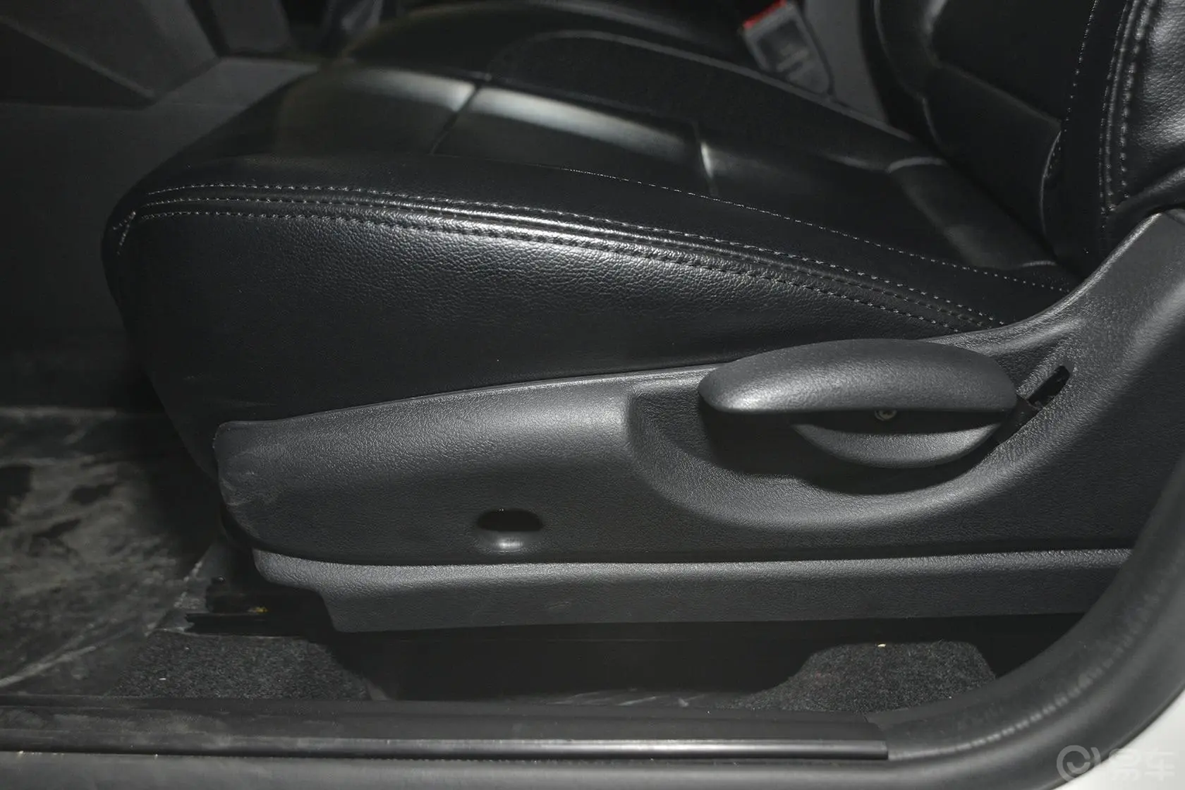 野马F161.5L 手动精英版座椅调节键