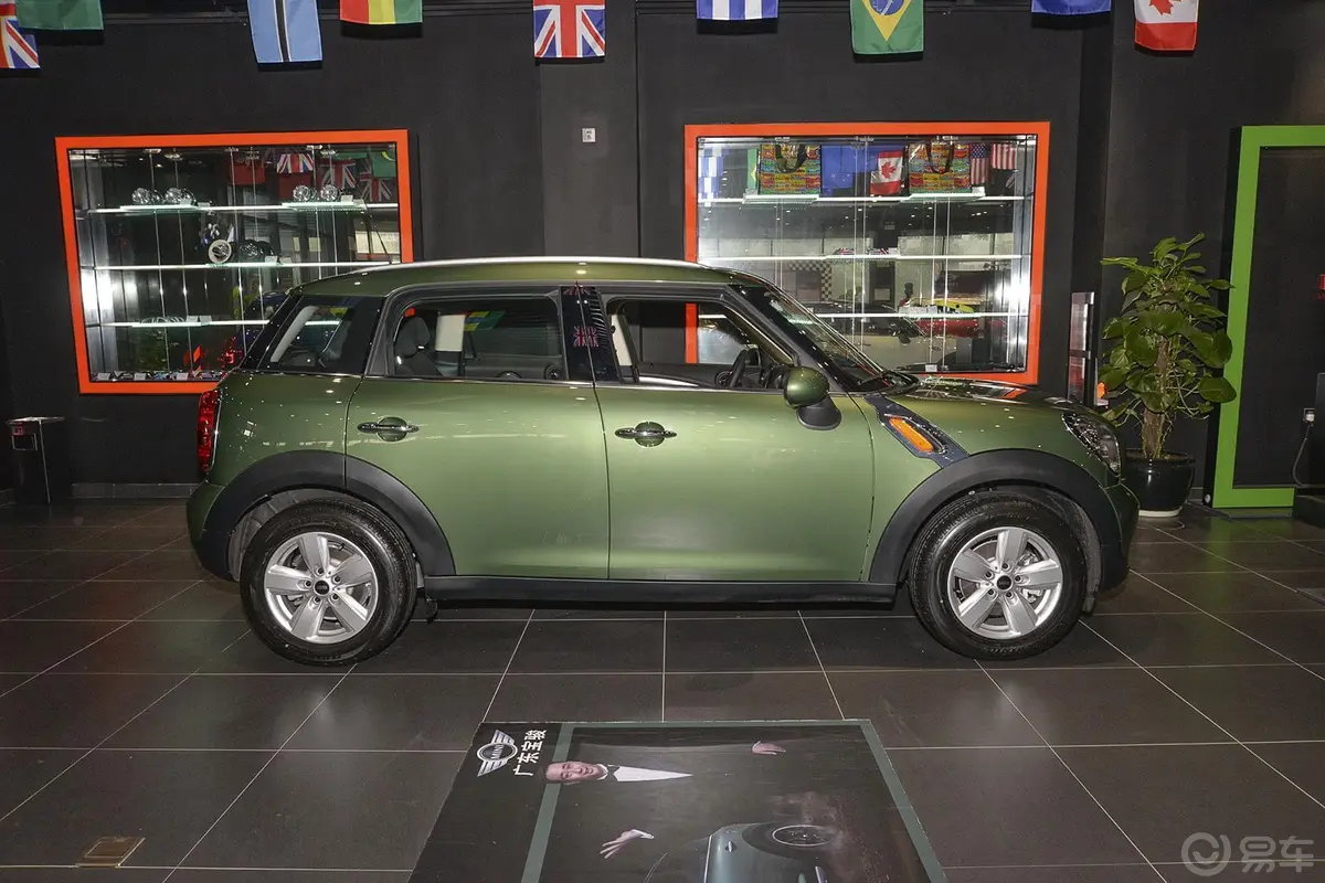 MINI COUNTRYMAN1.6L ONE正侧车头向右水平