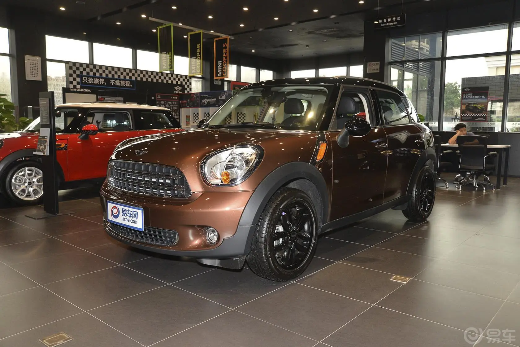 MINI COUNTRYMAN1.6L COOPER Fun侧前45度车头向左水平