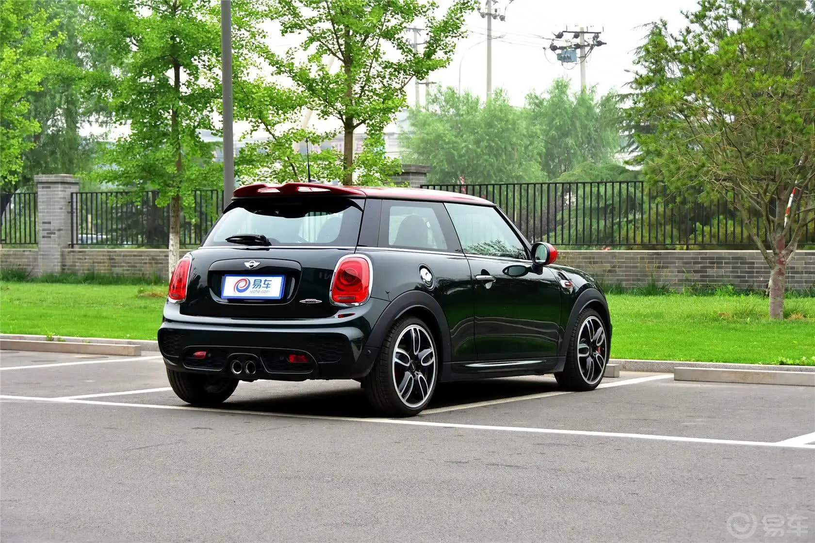 MINI JCW2.0T JCW侧后45度车头向右水平