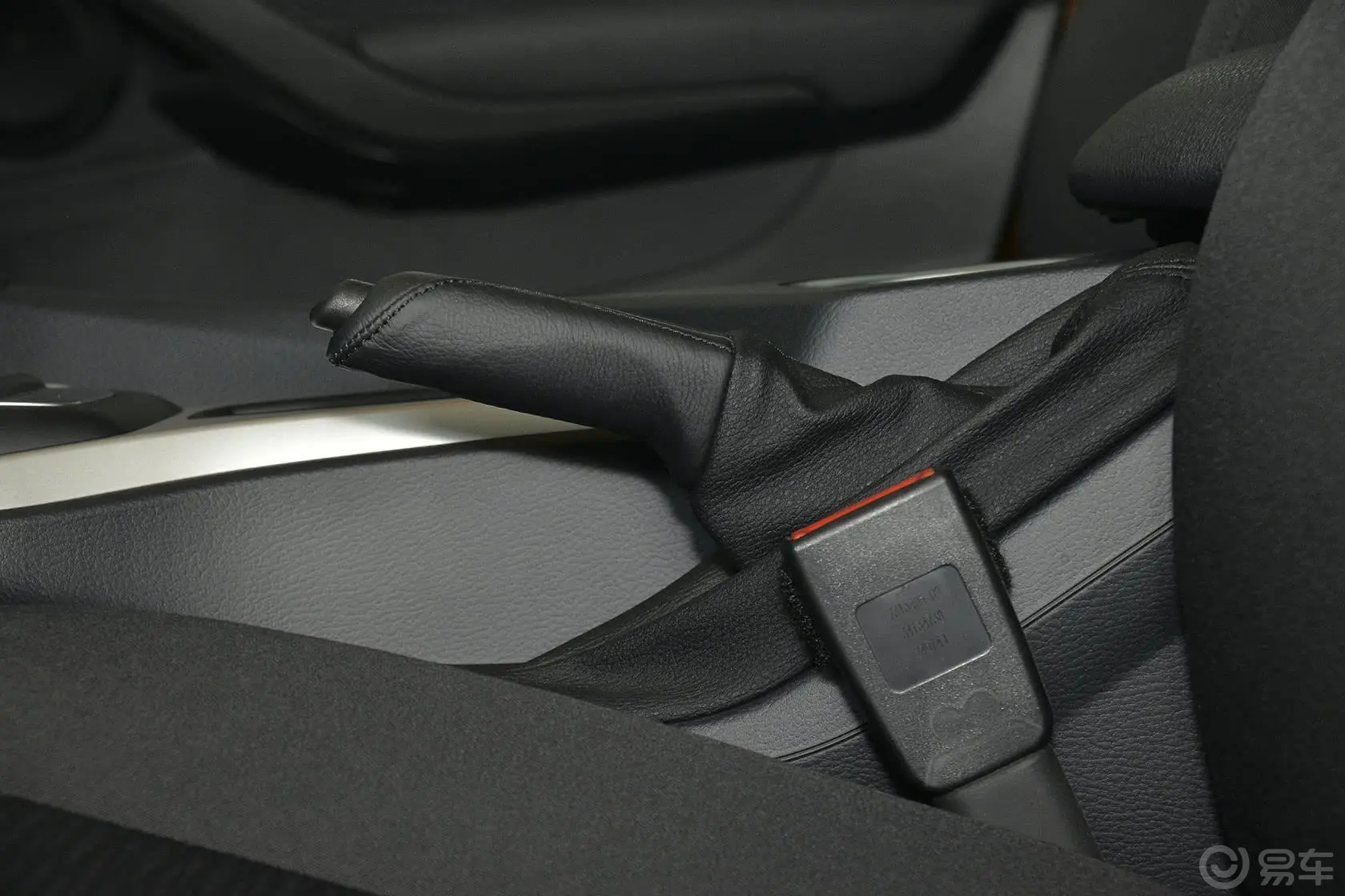 宝马X1sDrive18i 时尚型驻车制动（手刹，电子，脚刹）