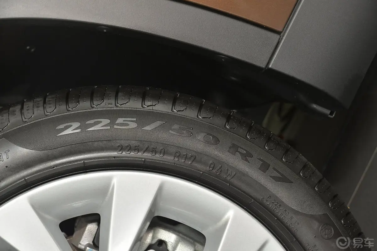 宝马X1sDrive18i 时尚型轮胎规格