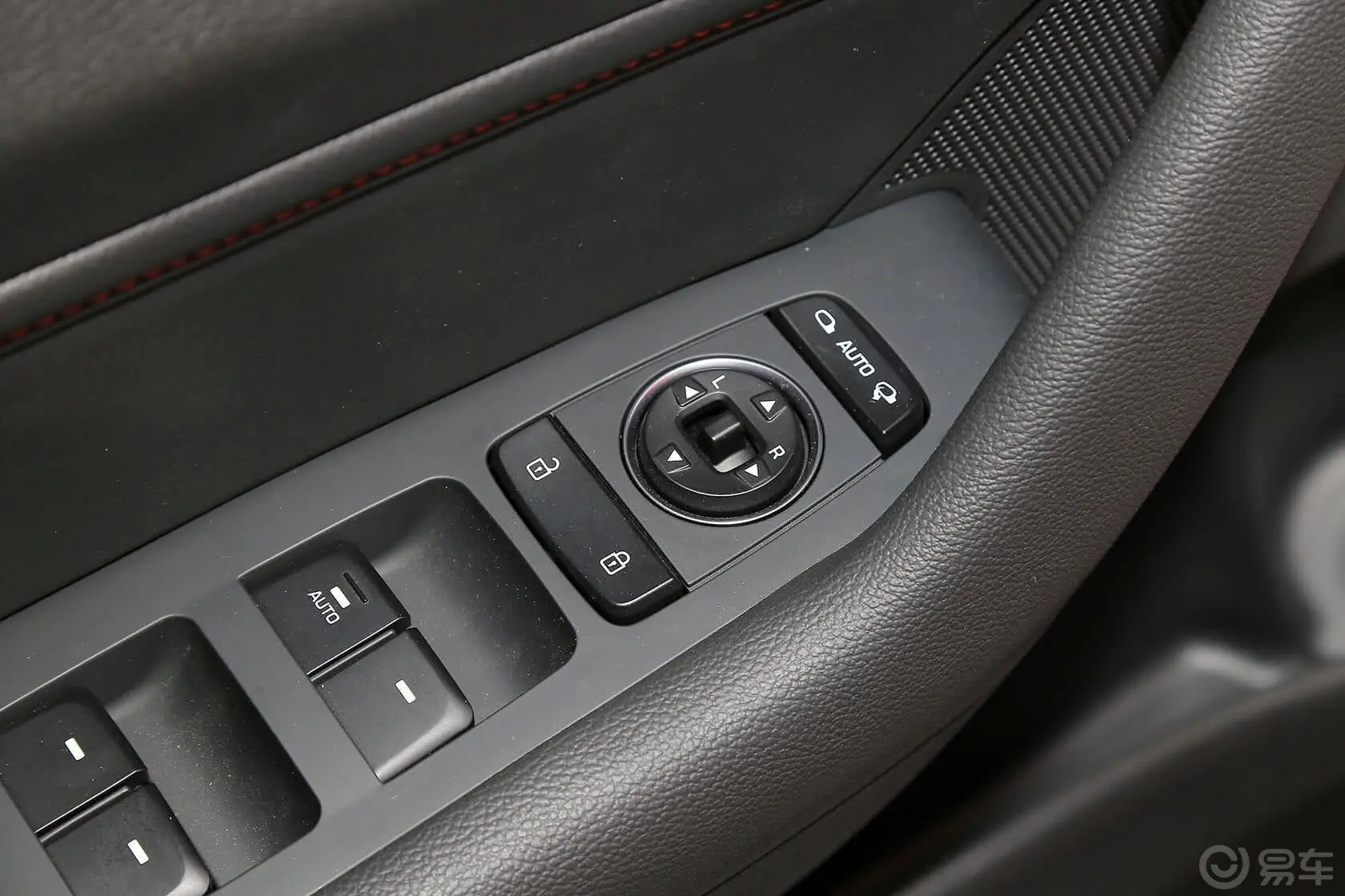 索纳塔1.6T 自动 GLS 智能型驾驶员侧车门内门板