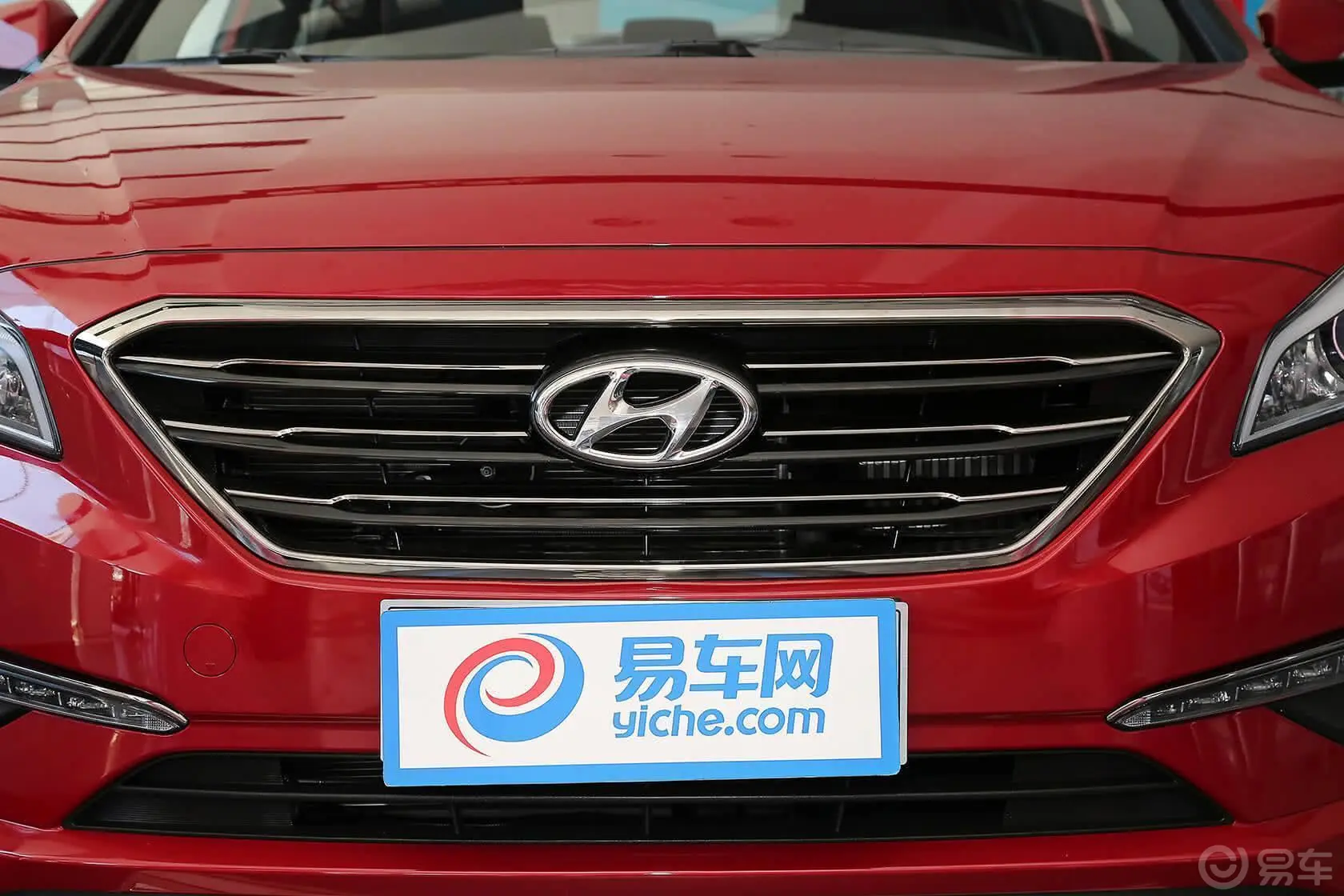 索纳塔1.6T 自动 GLS 智能型前格栅侧俯拍