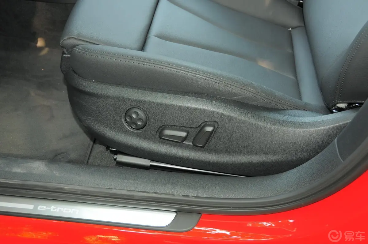 奥迪A3 插电混动(进口)Sportback e-tron 运动型座椅调节键
