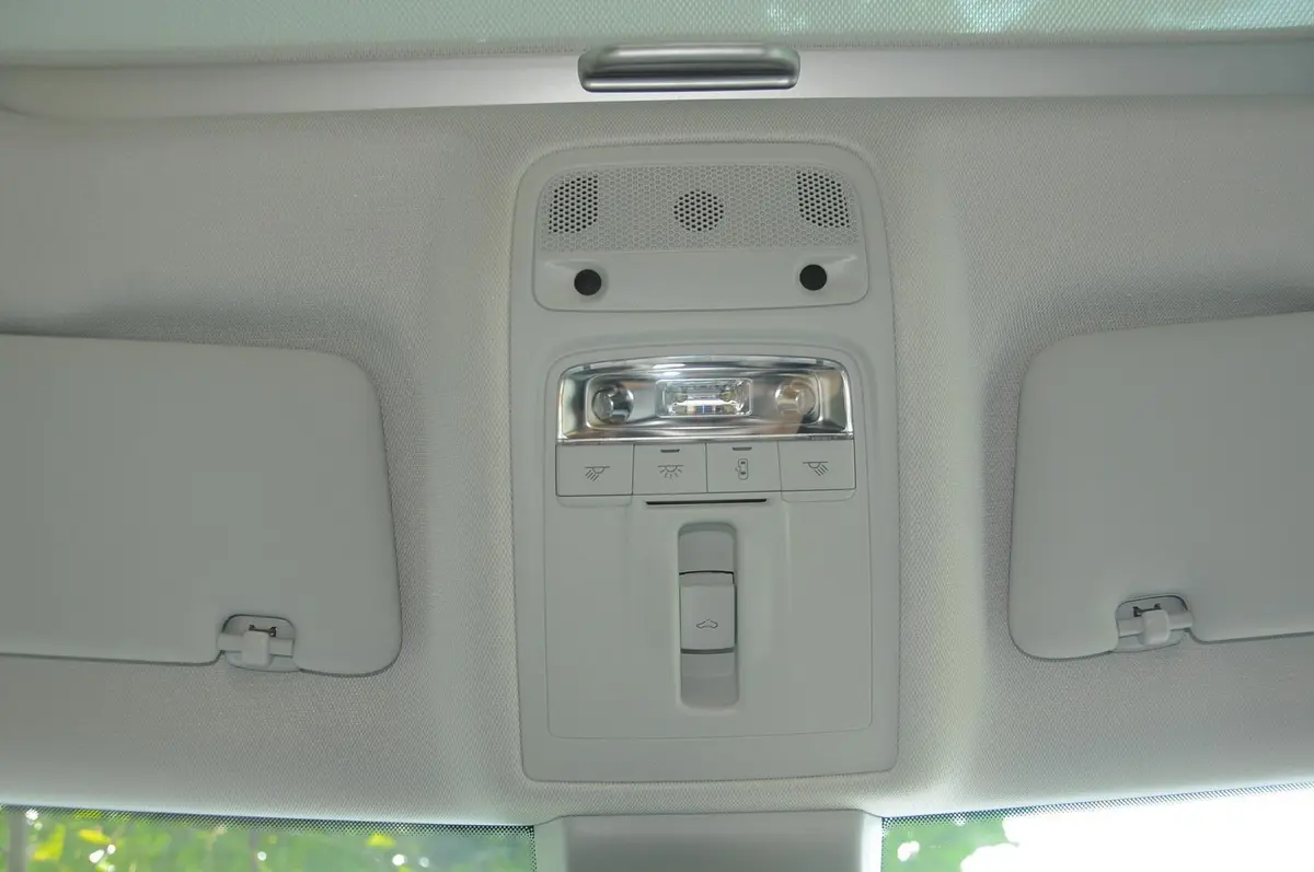 奥迪A3 插电混动(进口)Sportback e-tron 运动型前排车顶中央控制区