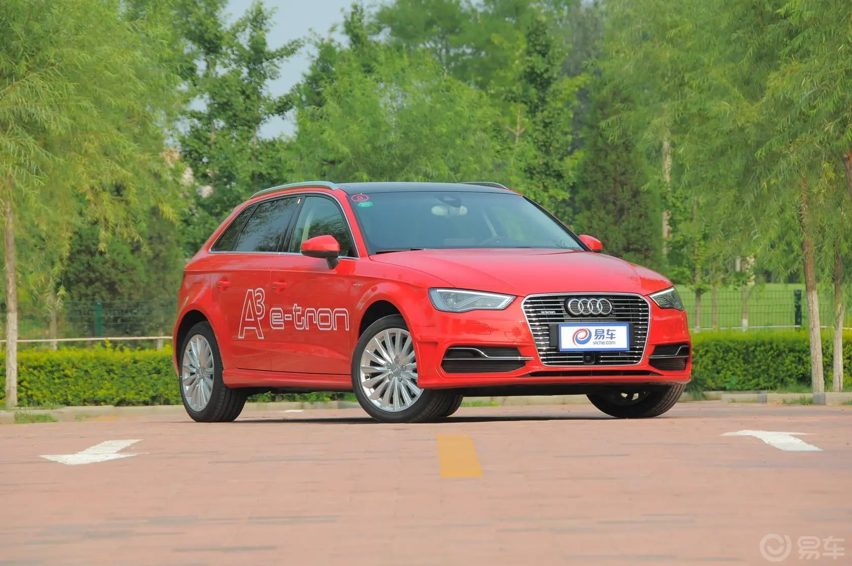 奥迪A3 插电混动(进口)Sportback e-tron 运动型侧前45度车头向右水平