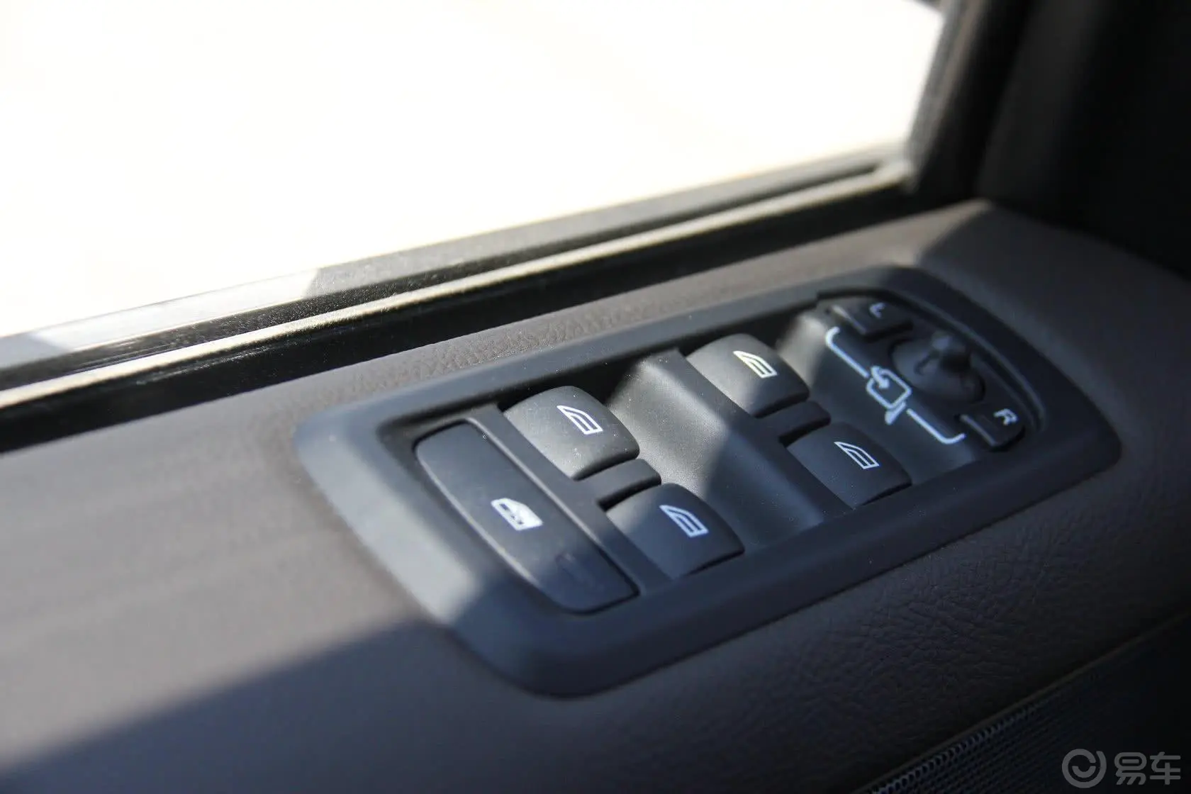 发现3.0 V6 HSE 汽油 美规型车窗升降键
