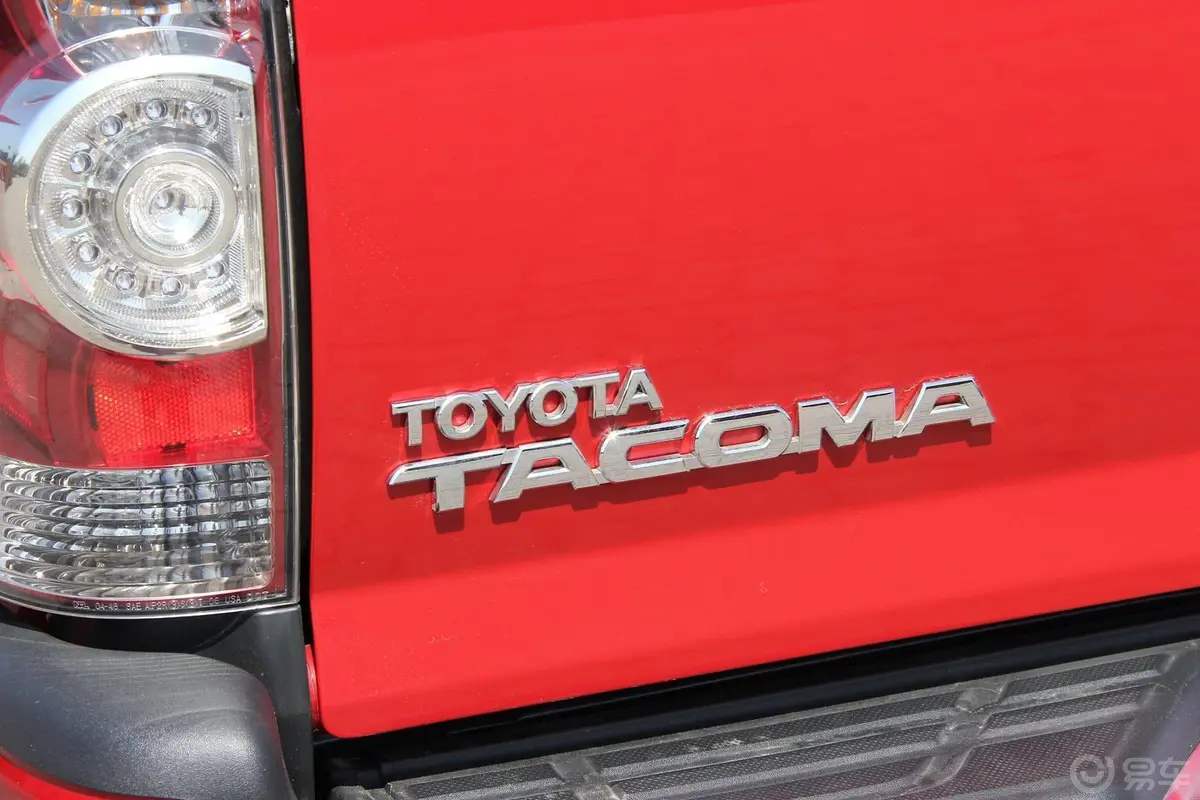Tacoma4.0L 手自一体 4WD 汽油 美规SR5版尾标