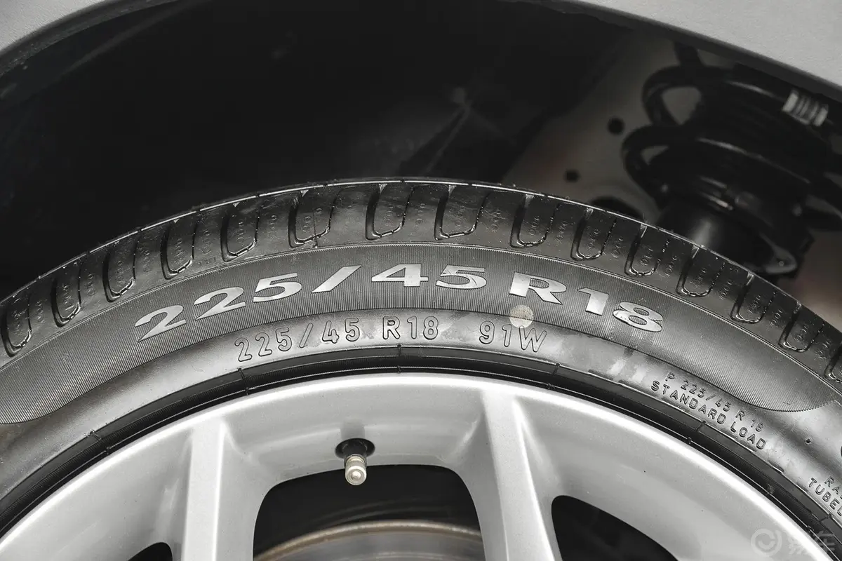 宝马X1xDrive20i X设计套装轮胎规格