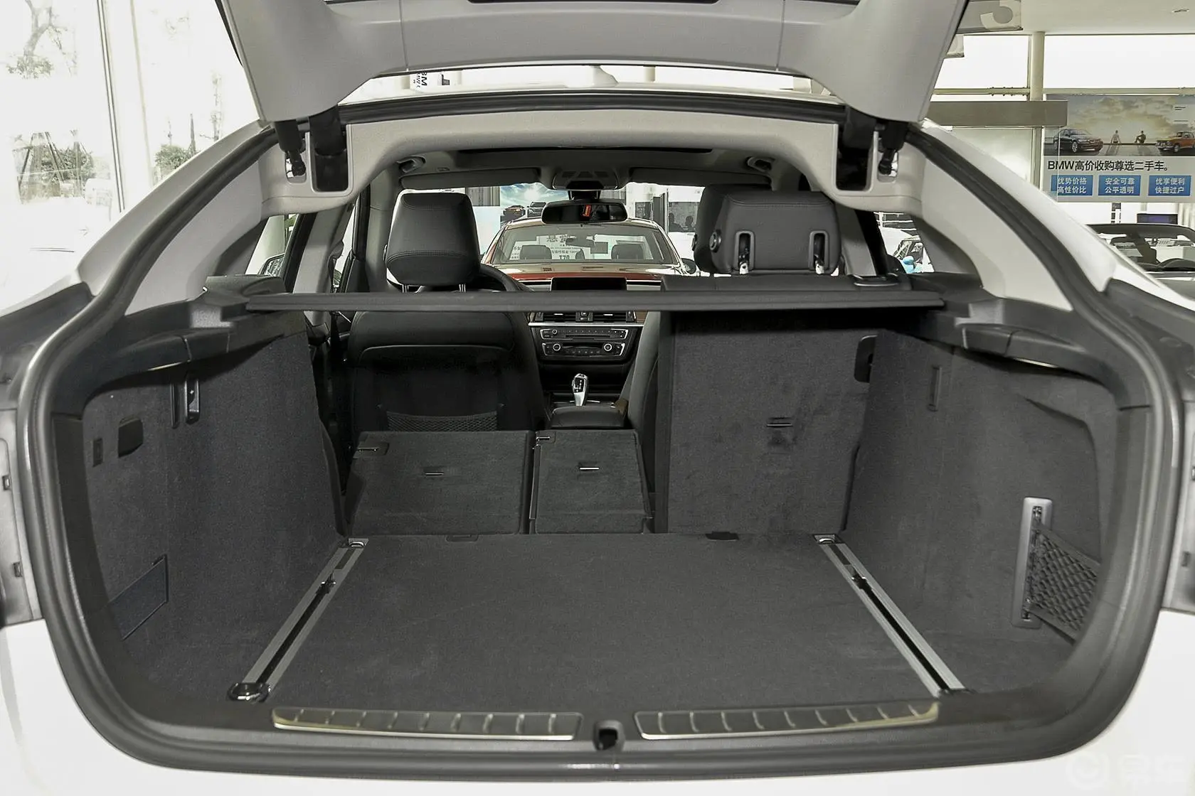 宝马3系GT320i 风尚设计套装行李箱空间
