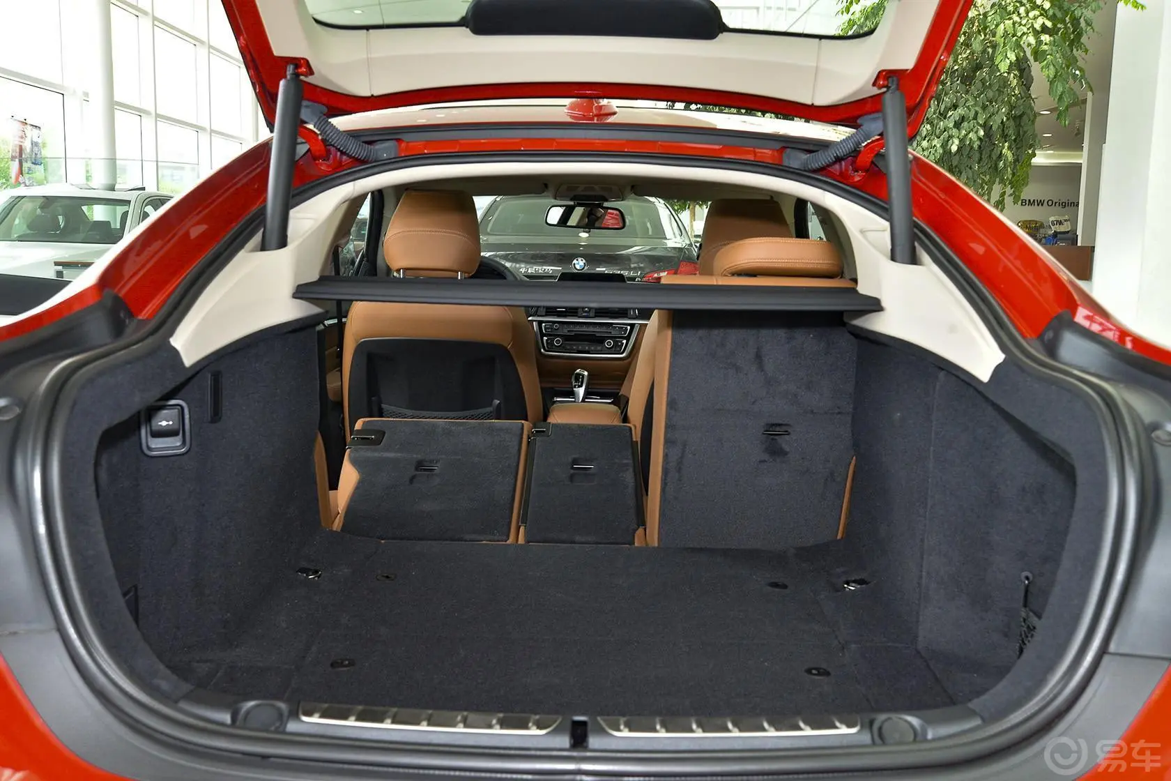 宝马4系四门轿跑车 420i 设计套装型行李箱空间