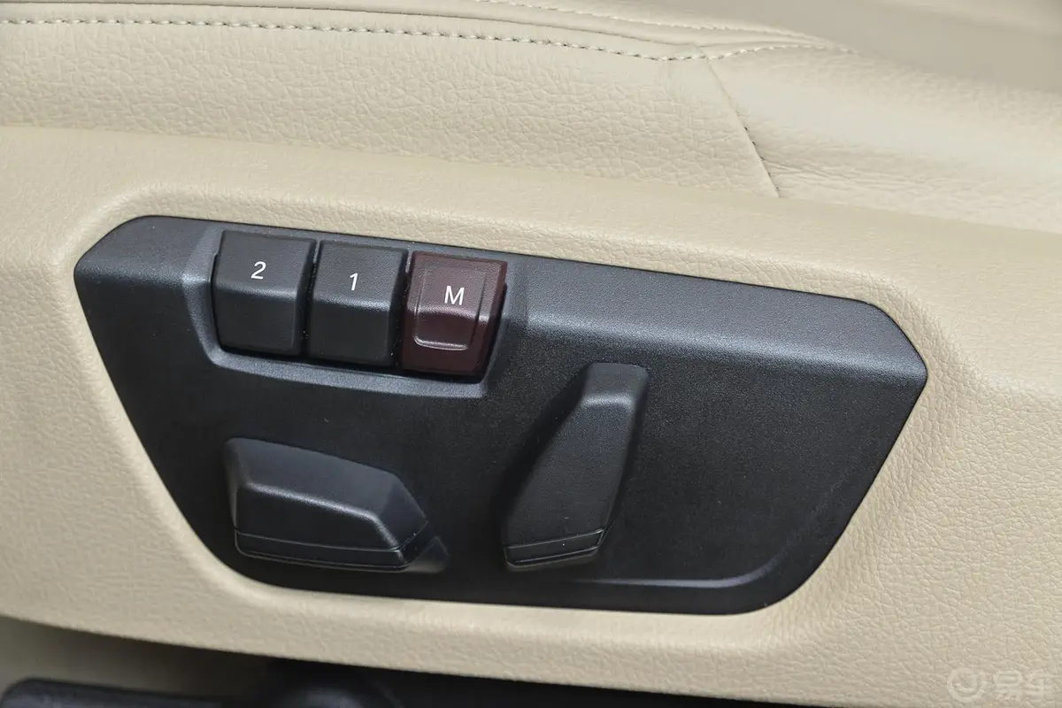 宝马4系双门轿跑车 420i 时尚型座椅调节键