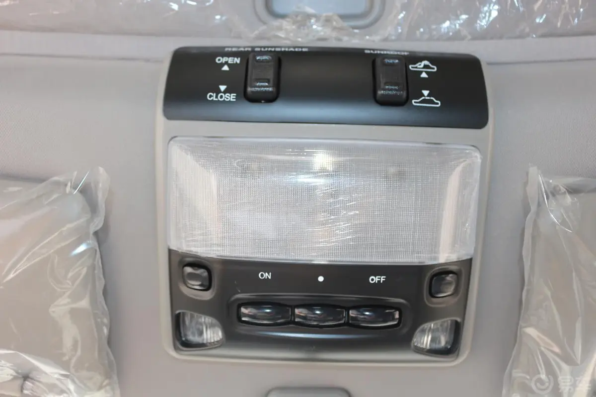 菱智M5-Q3系列 2.0L 手动 7座 豪华型 标准版前排车顶中央控制区