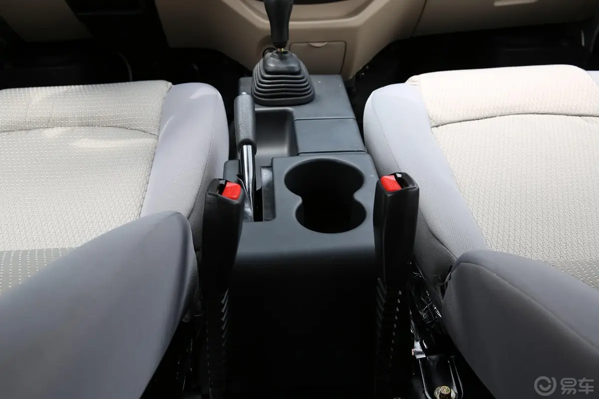 长安V51.5L 手动 DK15 标准型前排中央扶手箱