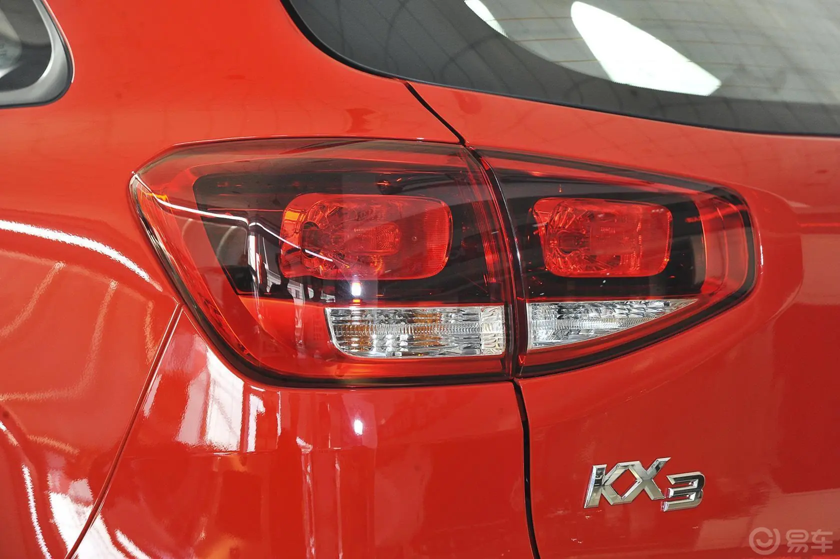 KX3傲跑1.6L 手动 两驱 GLS尾灯侧45度俯拍