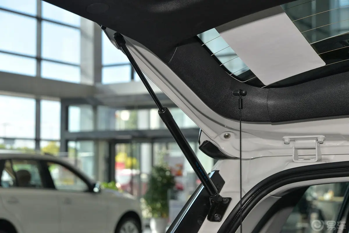 哈弗H6 Coupe2.0T 双离合 两驱 尊贵版行李厢支撑杆