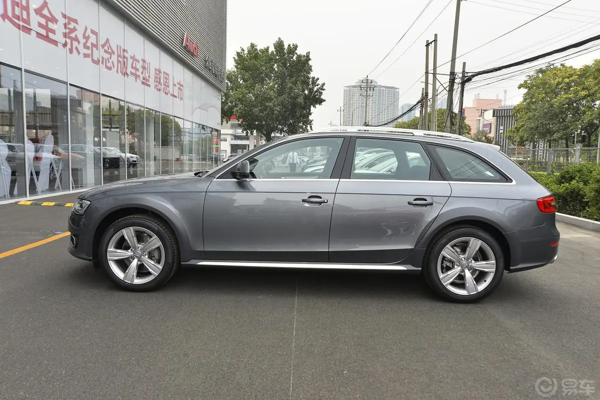 奥迪A4(进口)40TFSI allroad quattro plus正侧车头向左水平