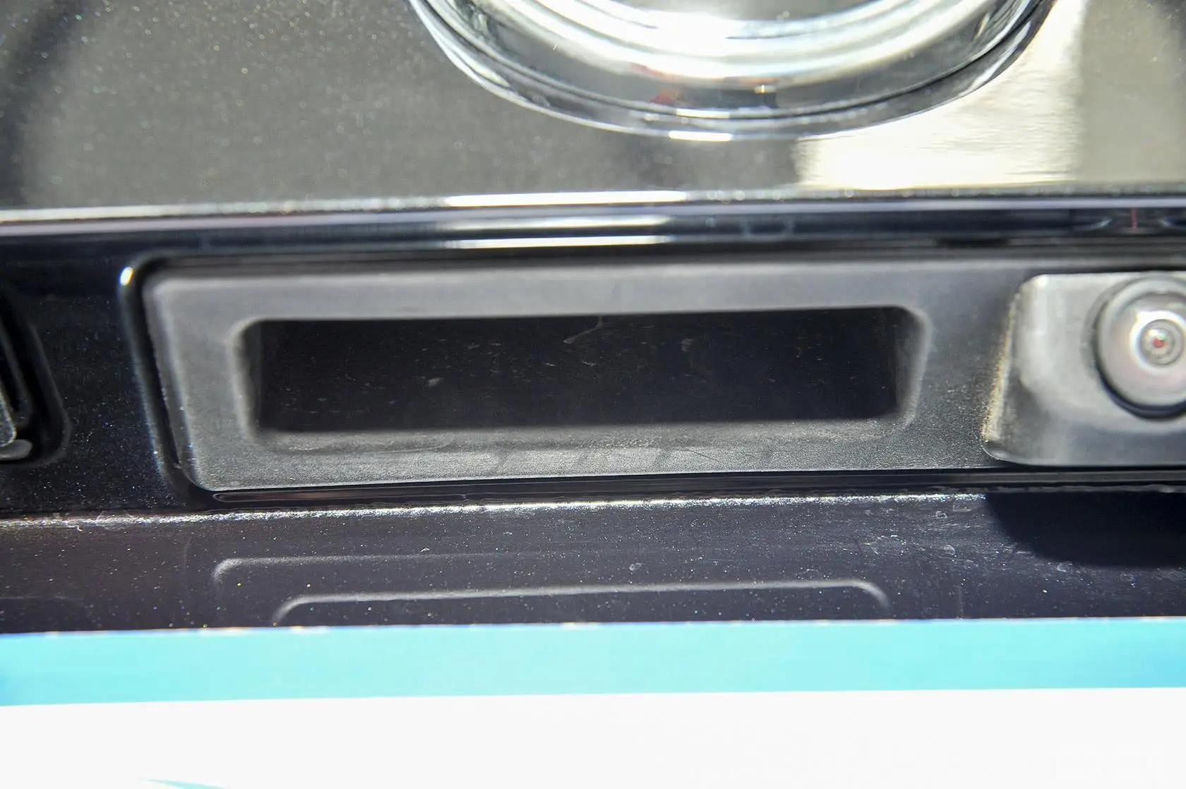 宝马X5(进口)xDrive35i 豪华型行李箱门外的开启键