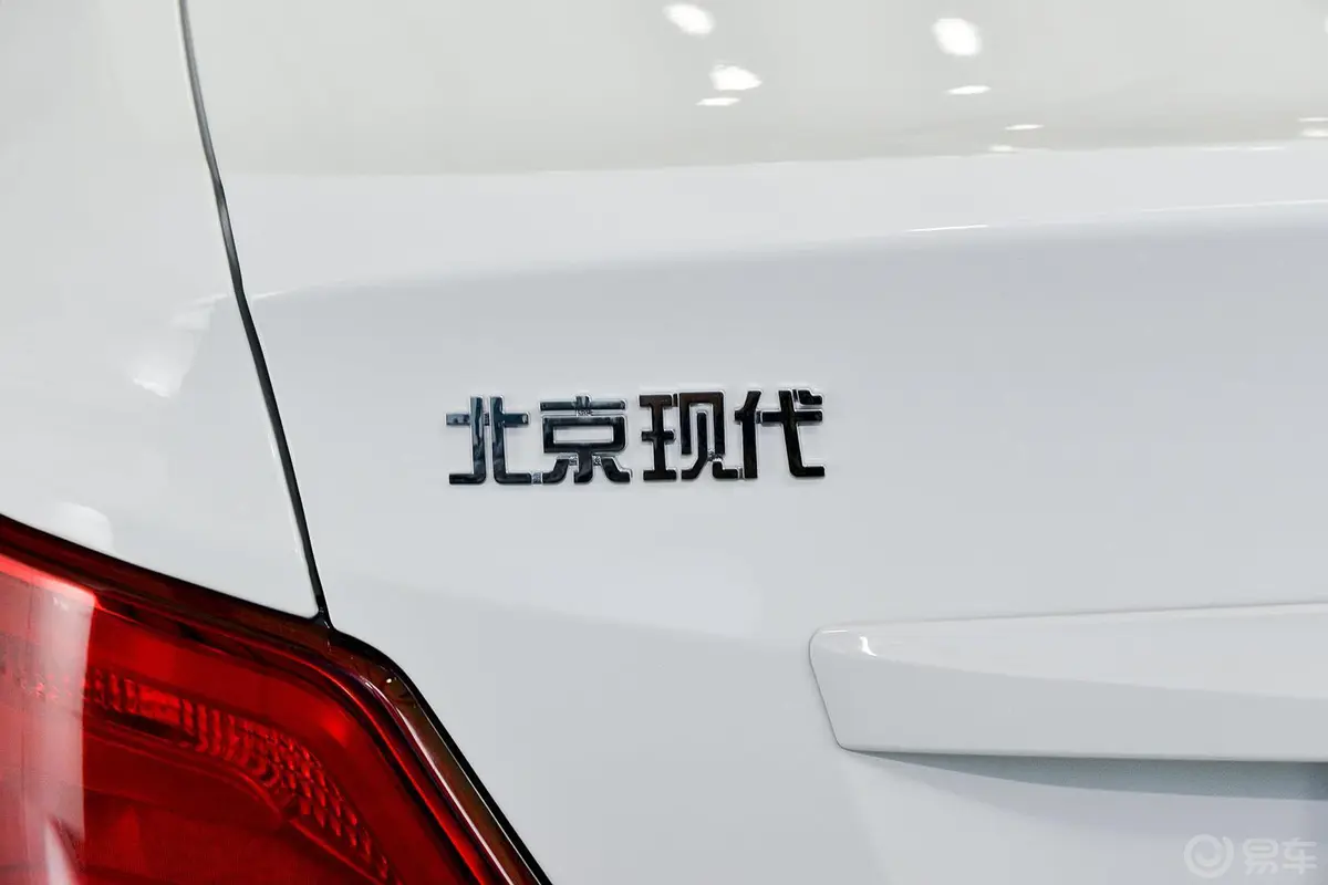 瑞纳三厢 1.4L GLS MT外观