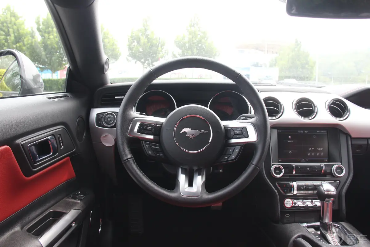 Mustang5.0L GT 手自一体 性能版中控台驾驶员方向