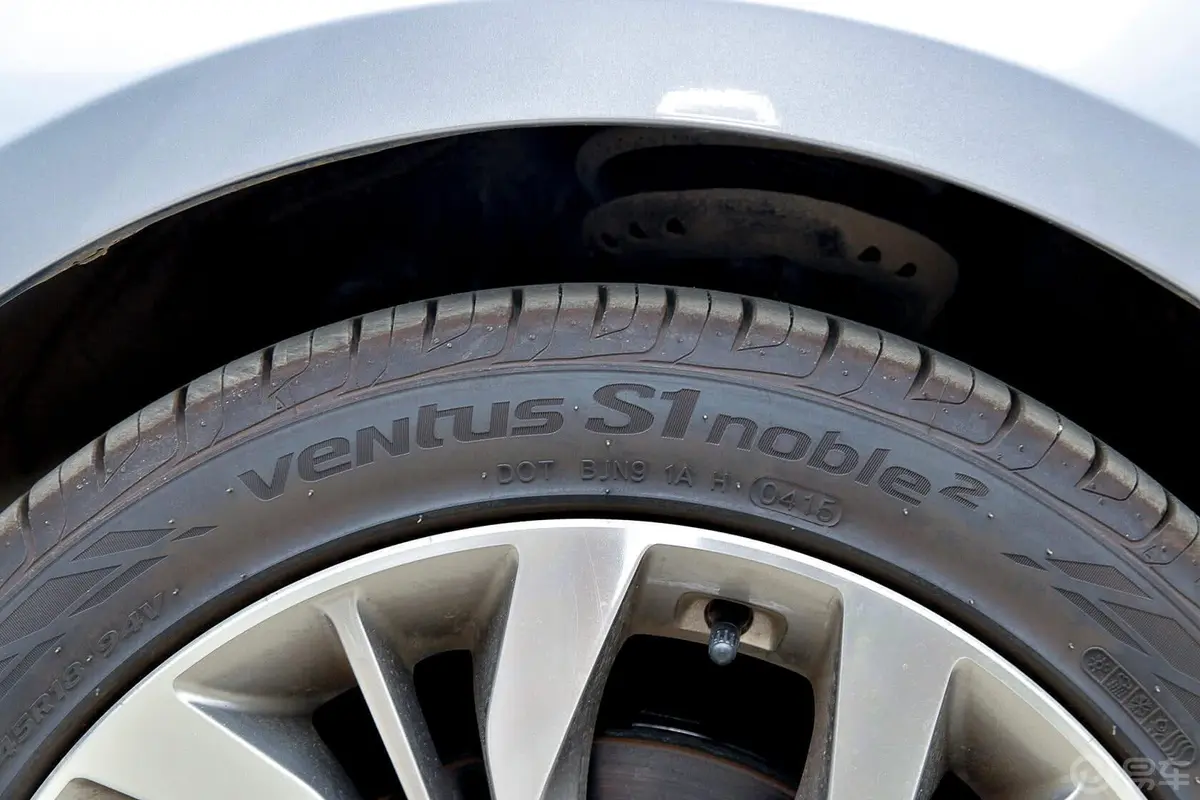 索纳塔1.6T 自动 DLX 尊贵型+娱乐包轮胎规格