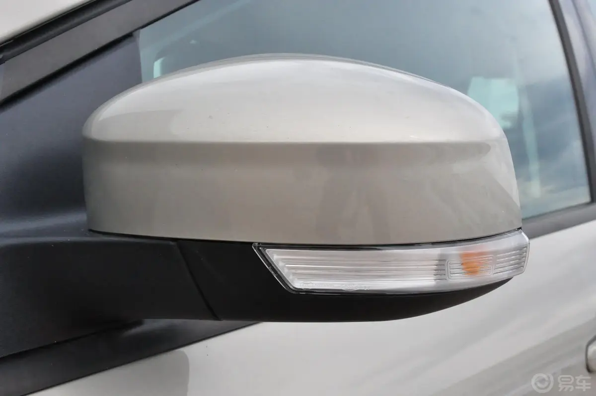 福克斯两厢 1.6L 自动舒适型后视镜转向灯（前）