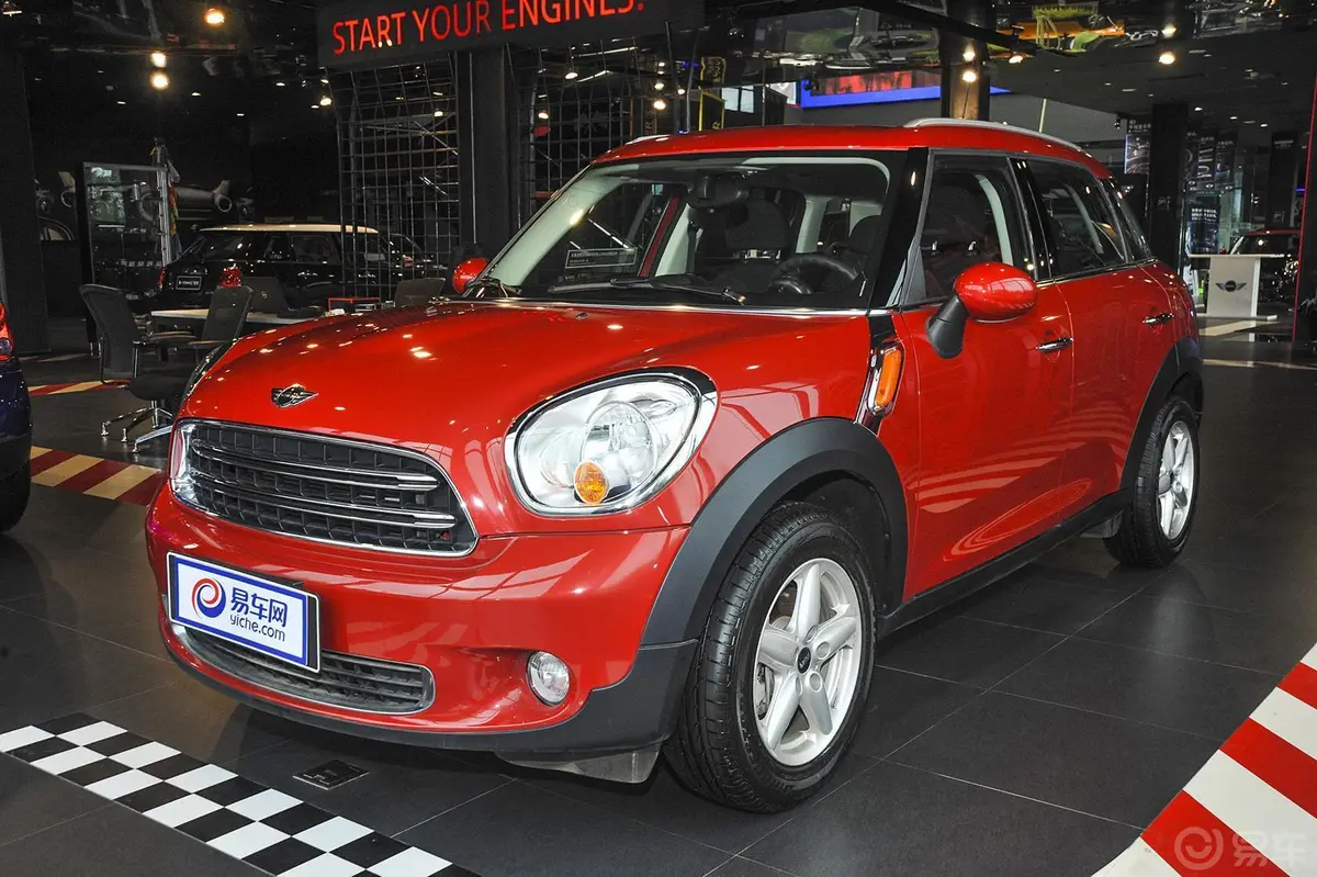 MINI COUNTRYMAN1.6L ONE侧前45度车头向左水平