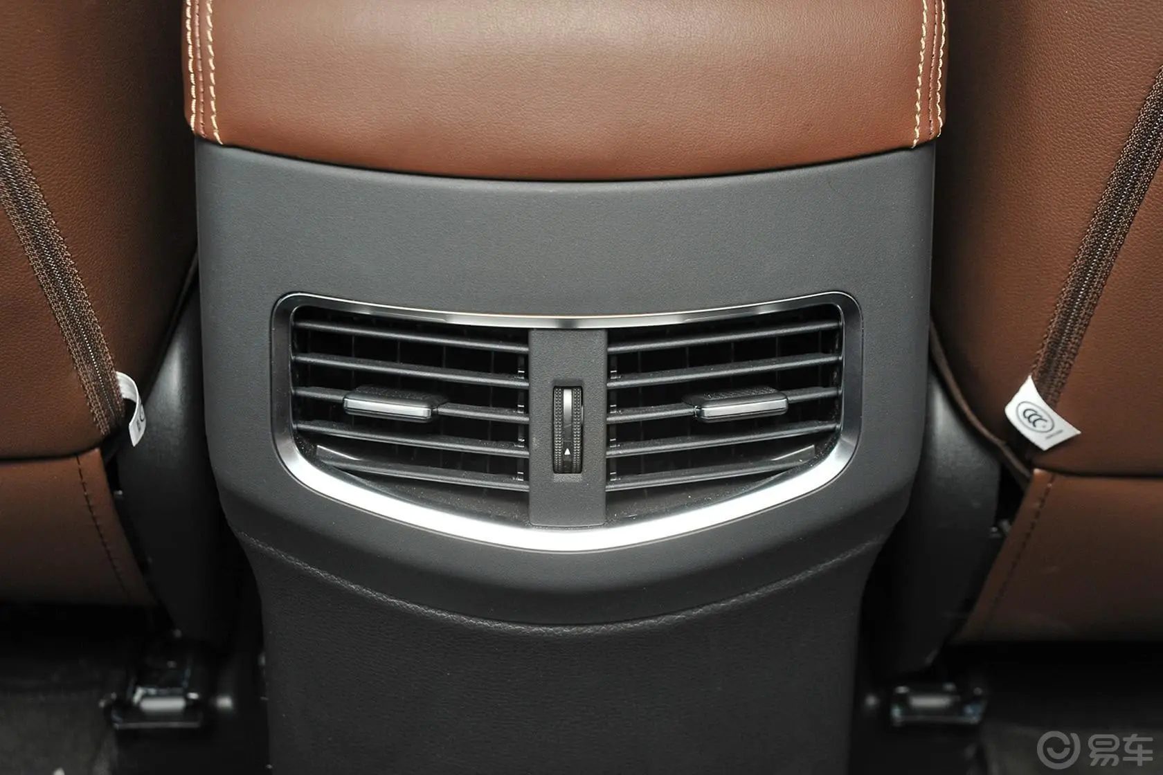 比亚迪S71.5T 手动 豪华型 7座 升级版后排空调出风口
