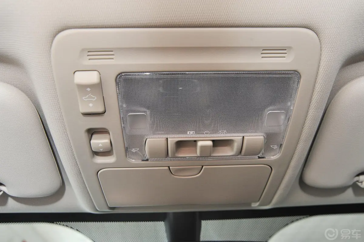 比亚迪S71.5T 手动 豪华型 7座 升级版前排车顶中央控制区