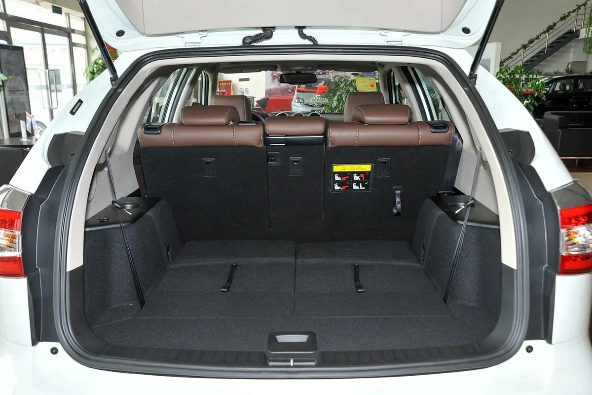 比亚迪S71.5T 手动 豪华型 7座 升级版行李箱空间