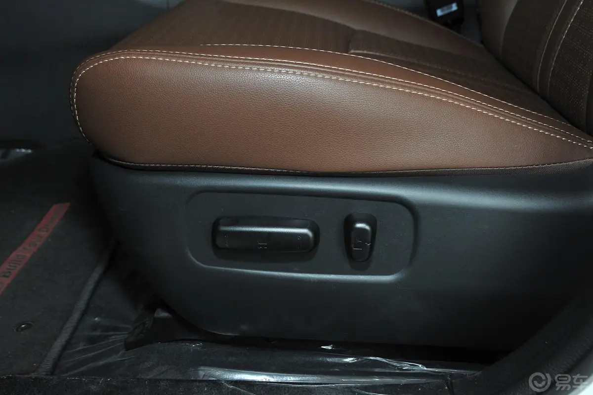 比亚迪S71.5T 手动 豪华型 7座 升级版座椅调节键