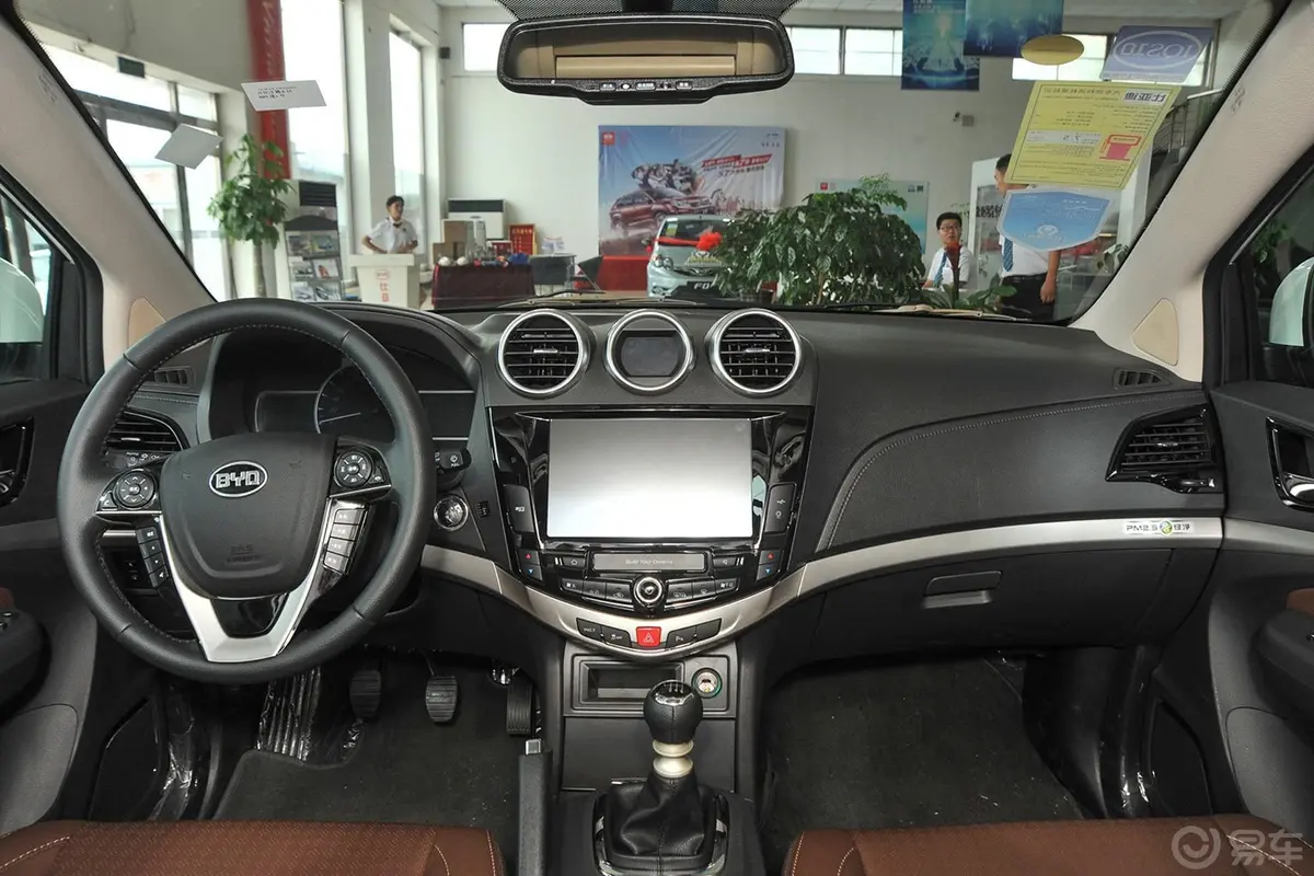 比亚迪S71.5T 手动 豪华型 7座 升级版驾驶员侧车门内门板