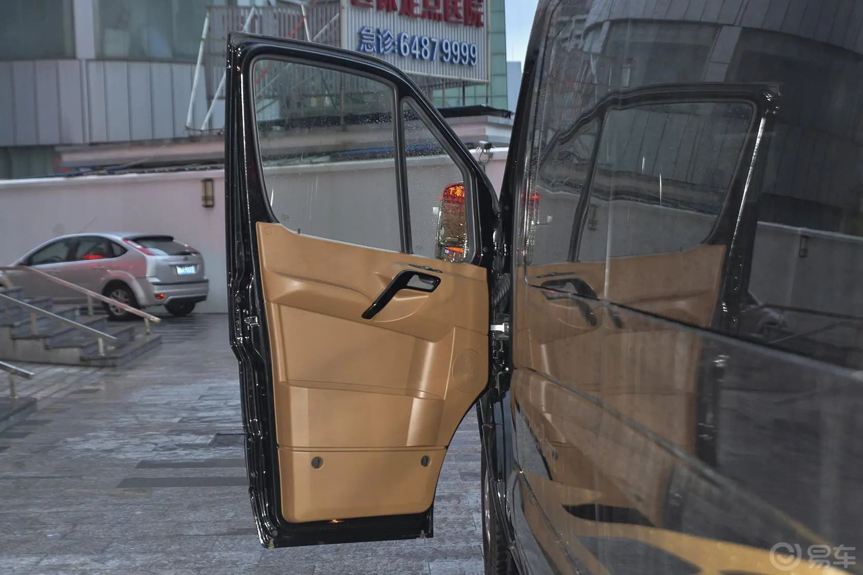 凌特(进口)3.5L 自动 7座 欧规版驾驶员侧车门内门板